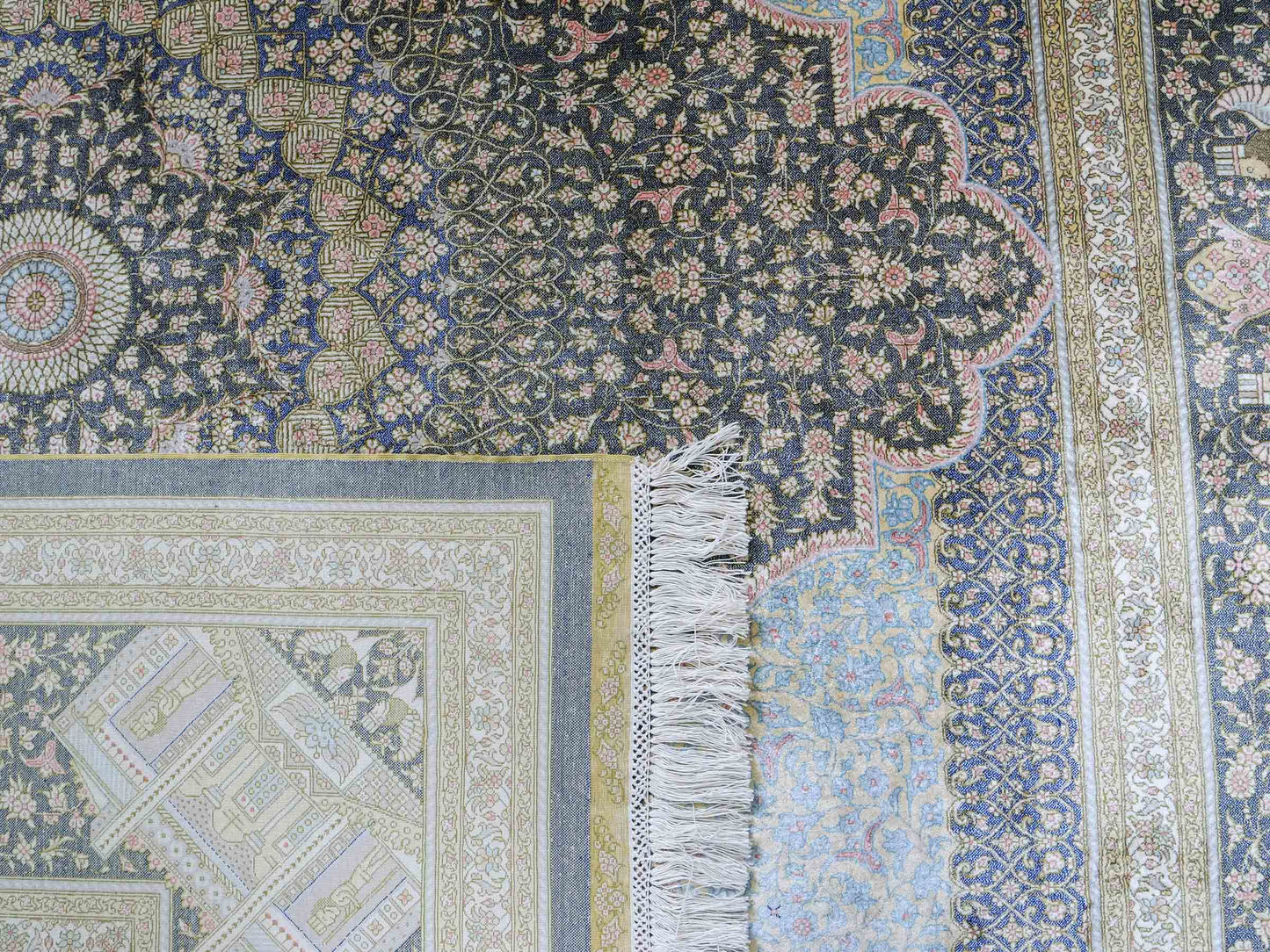 Extrem feiner, handgeknüpfter Khademi Orientteppich mit Ghom Design aus reiner Seide, blau, gold. Unikat. 280x188 cm. Vertrieb durch Jupiter Intl.