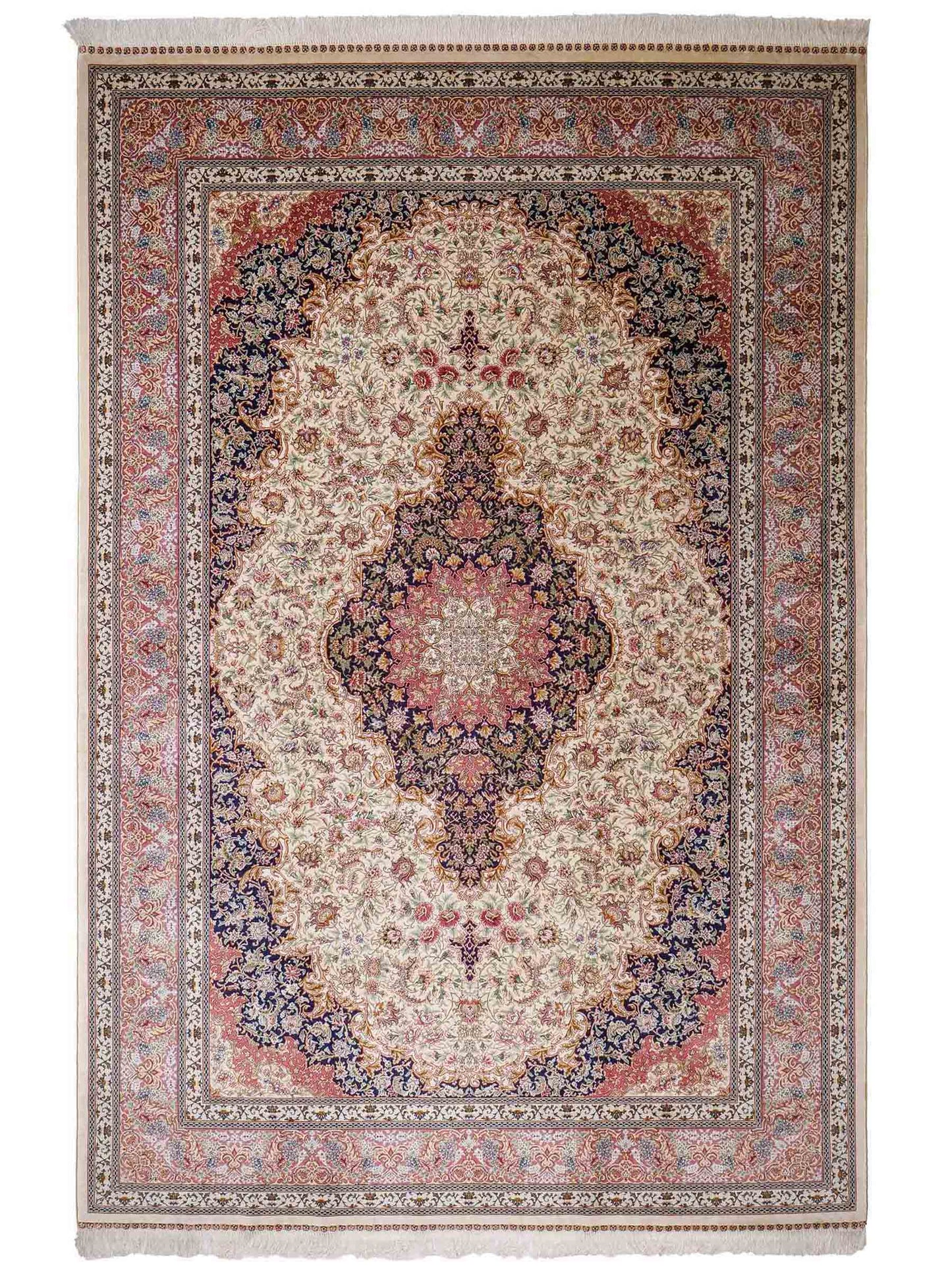 Sehr feiner, handgeknüpfter Khademi Orientteppich mit Ghom Design aus reiner Seide, creme, lachs, blau. 282x188 cm. Vertrieb durch Jupiter Intl.