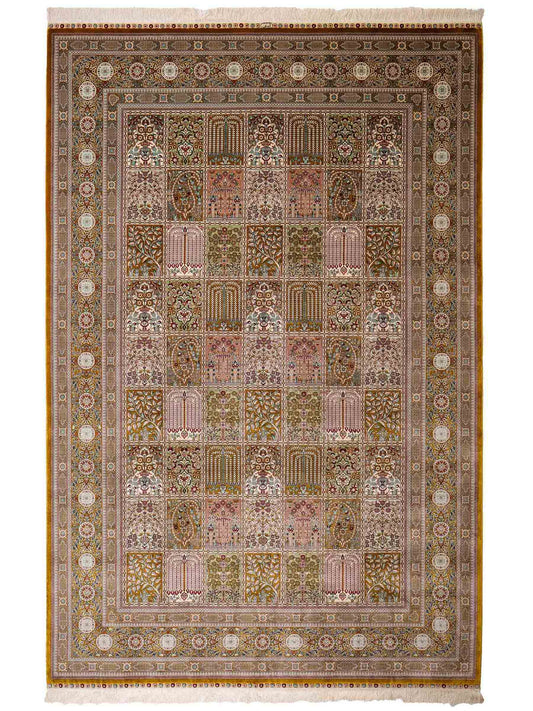 Sehr feiner, handgeknüpfter Khademi Orientteppich mit Ghom Design aus reiner Seide, braun, oliv, multicolor. 287x185 cm. Vertrieb durch Jupiter Intl.