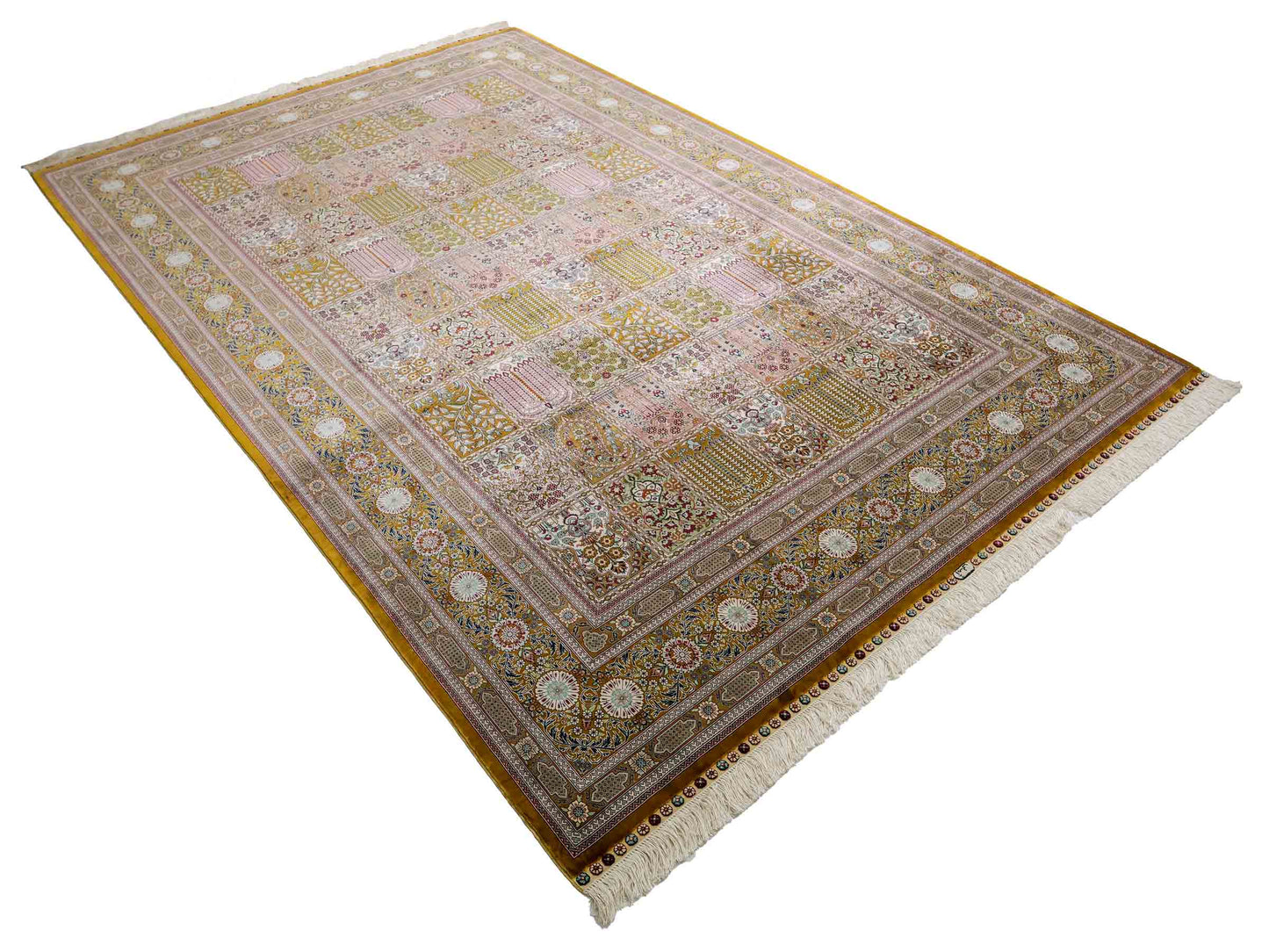 Sehr feiner, handgeknüpfter Khademi Orientteppich mit Ghom Design aus reiner Seide, braun, oliv, multicolor. 287x185 cm. Vertrieb durch Jupiter Intl.