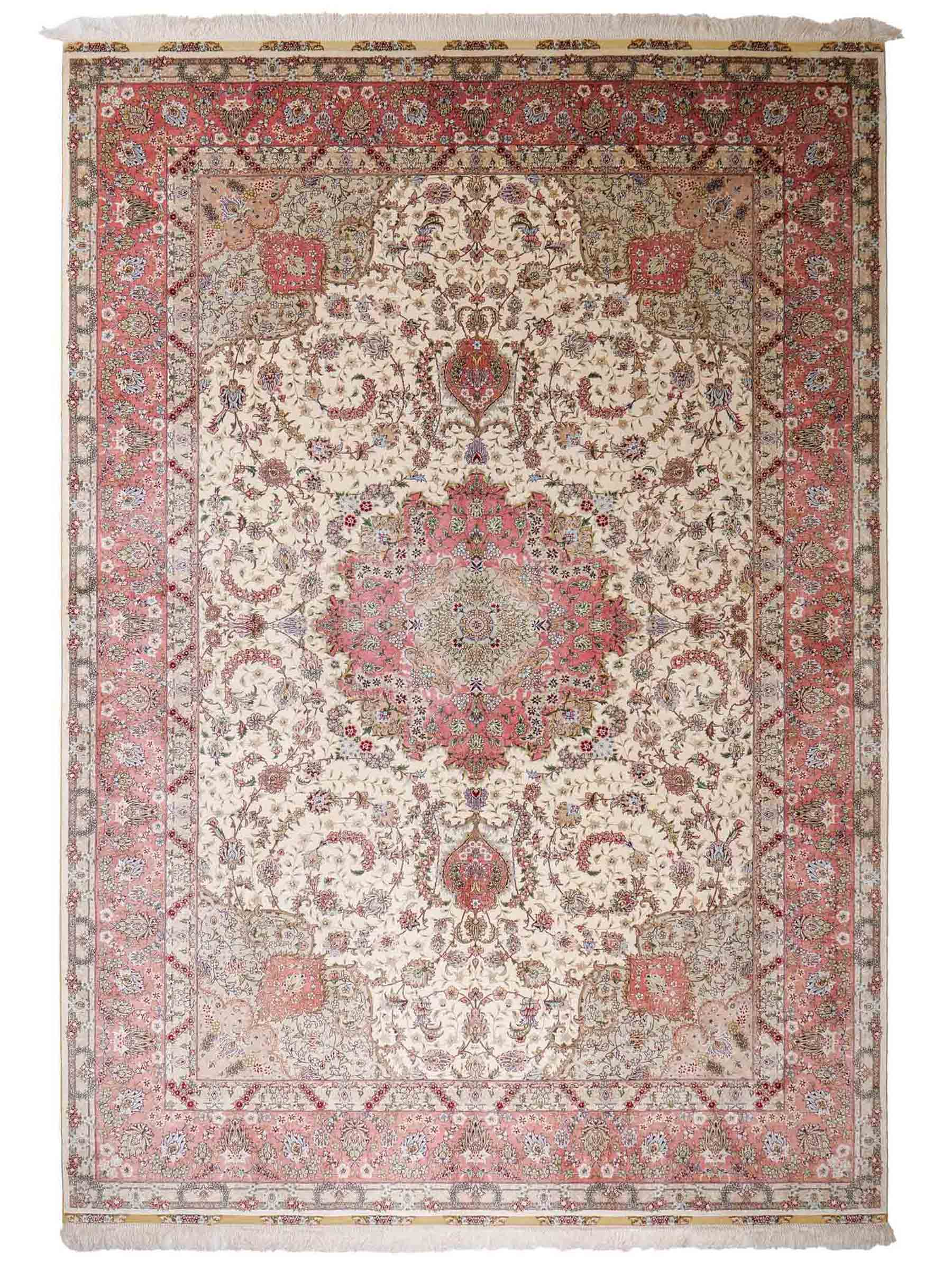 Sehr feiner, handgeknüpfter Khademi Orientteppich mit Ghom Design aus reiner Seide, creme, weiß, rosa. 301x206 cm.  Vertrieb durch Jupiter Intl.