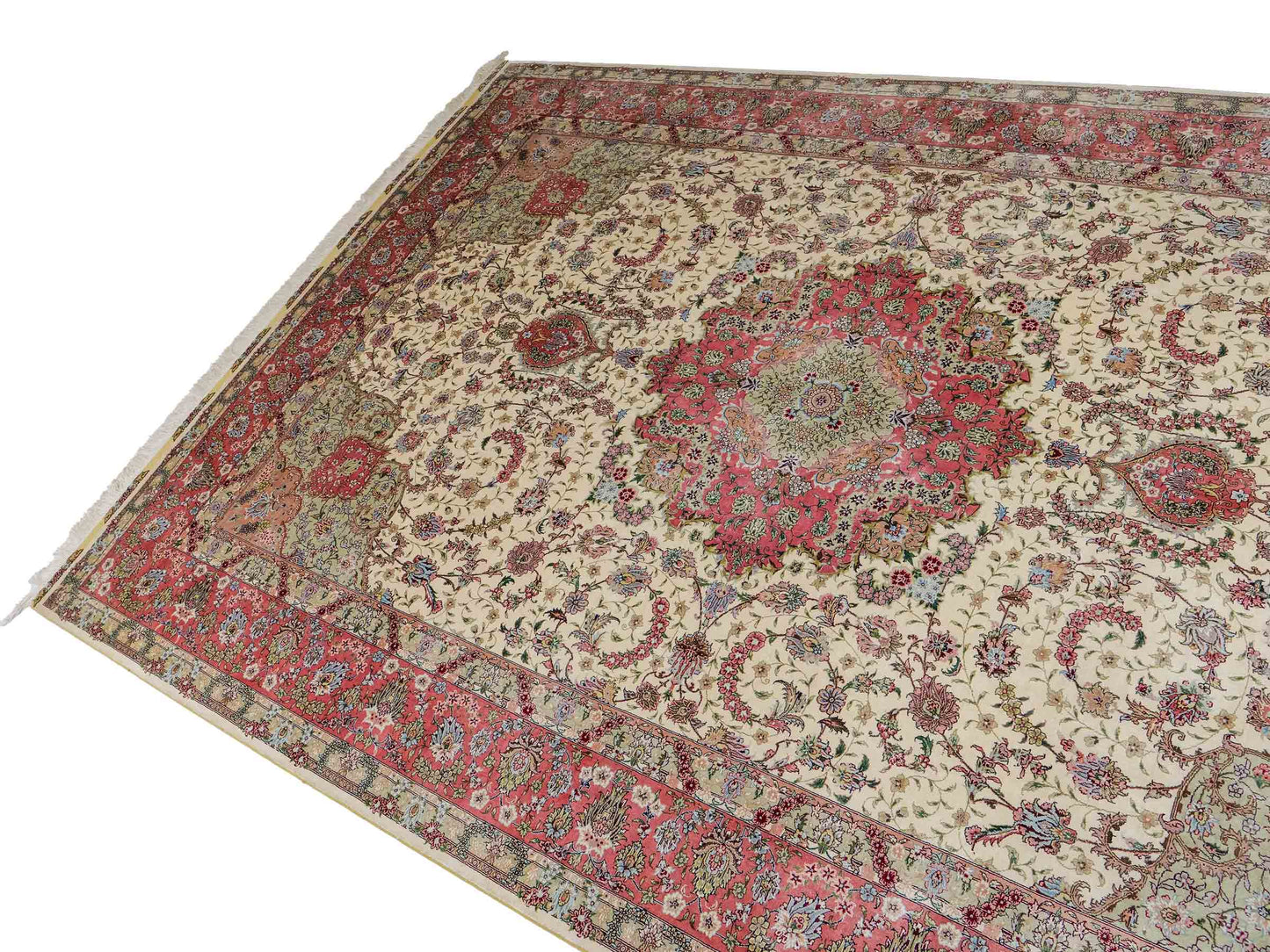 Sehr feiner, handgeknüpfter Khademi Orientteppich mit Ghom Design aus reiner Seide, creme, weiß, rosa. 301x206 cm. Vertrieb durch Jupiter Intl.
