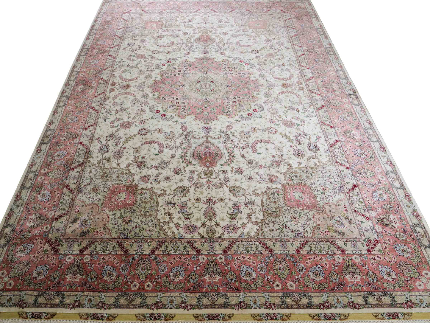 Sehr feiner, handgeknüpfter Khademi Orientteppich mit Ghom Design aus reiner Seide, creme, weiß, rosa. 301x206 cm. Vertrieb durch Jupiter Intl.