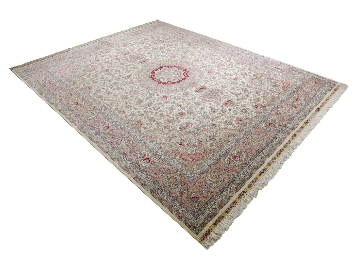 Sehr feiner, handgeknüpfter Khademi Orientteppich mit Ghom Design aus reiner Seide, creme, weiß, rosa. 306x250 cm. Vertrieb durch Jupiter Intl.