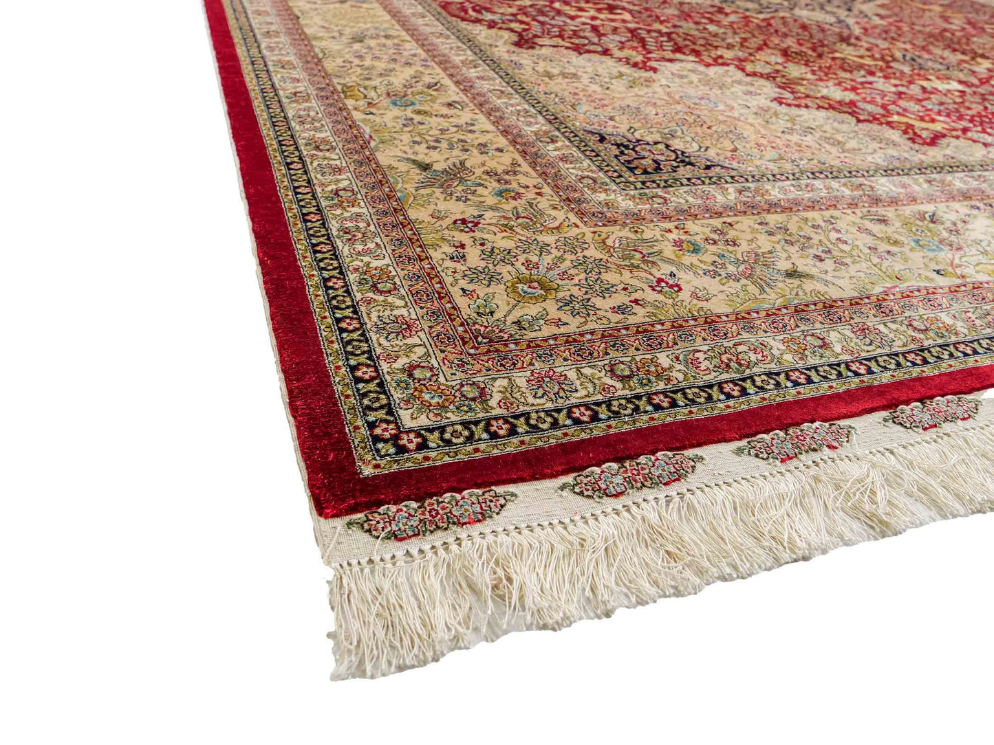 Sehr feiner, handgeknüpfter Khademi Orientteppich mit Ghom Design aus reiner Seide, rot, creme, blau. 308x252 cm. Vertrieb durch Jupiter Intl.