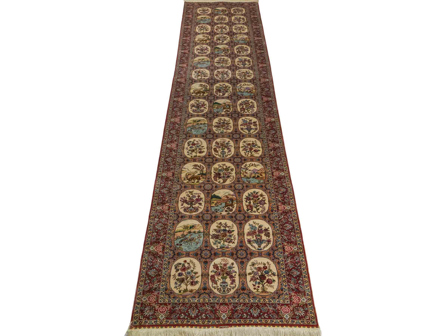 Sehr feiner, handgeknüpfter Khademi Läufer Orientteppich mit Ghom Design aus reiner Seide, multicolor. 363x78 cm. Vertrieb durch Jupiter Intl.