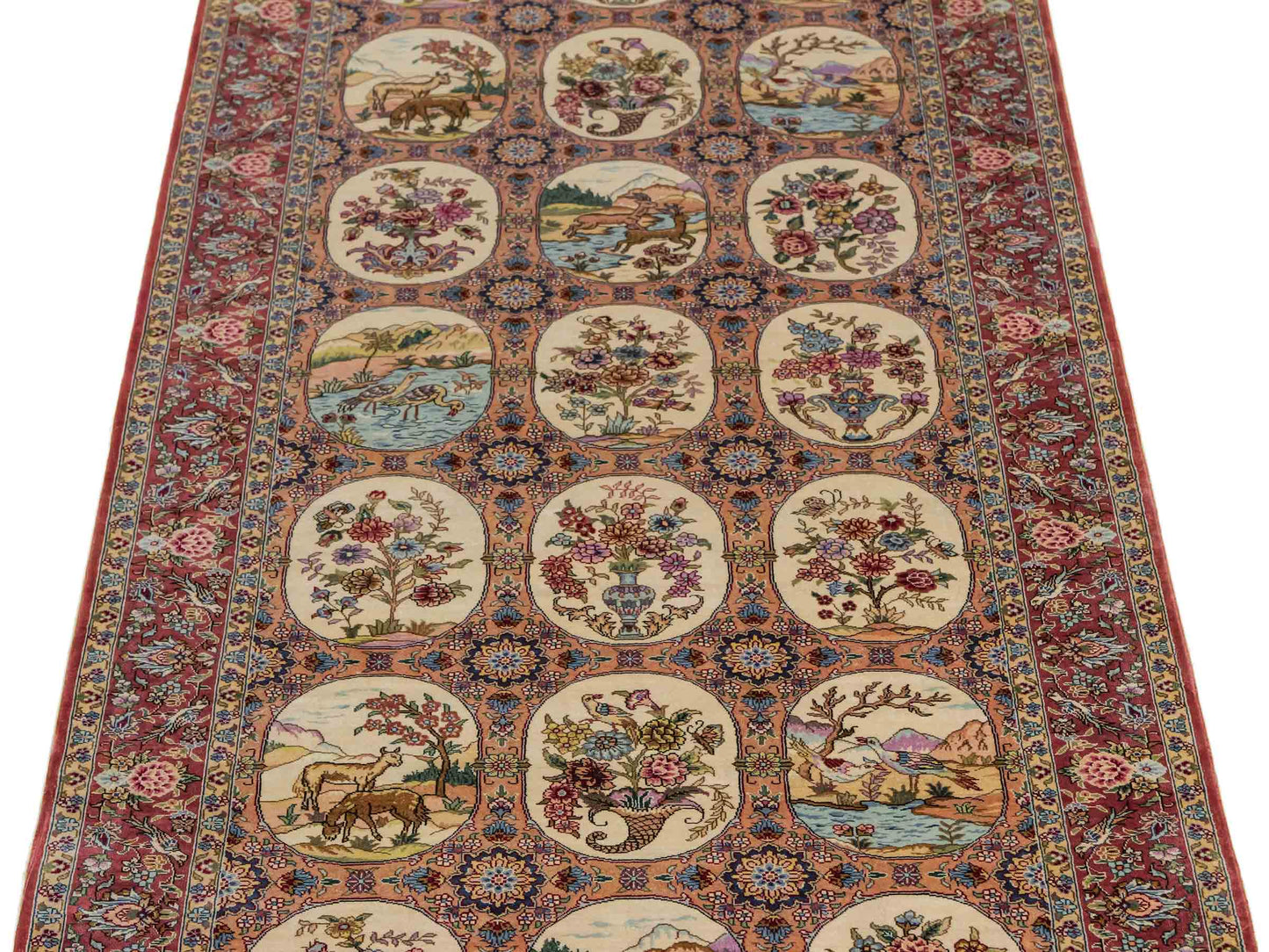 Sehr feiner, handgeknüpfter Khademi Läufer Orientteppich mit Ghom Design aus reiner Seide, multicolor. 363x78 cm. Vertrieb durch Jupiter Intl.