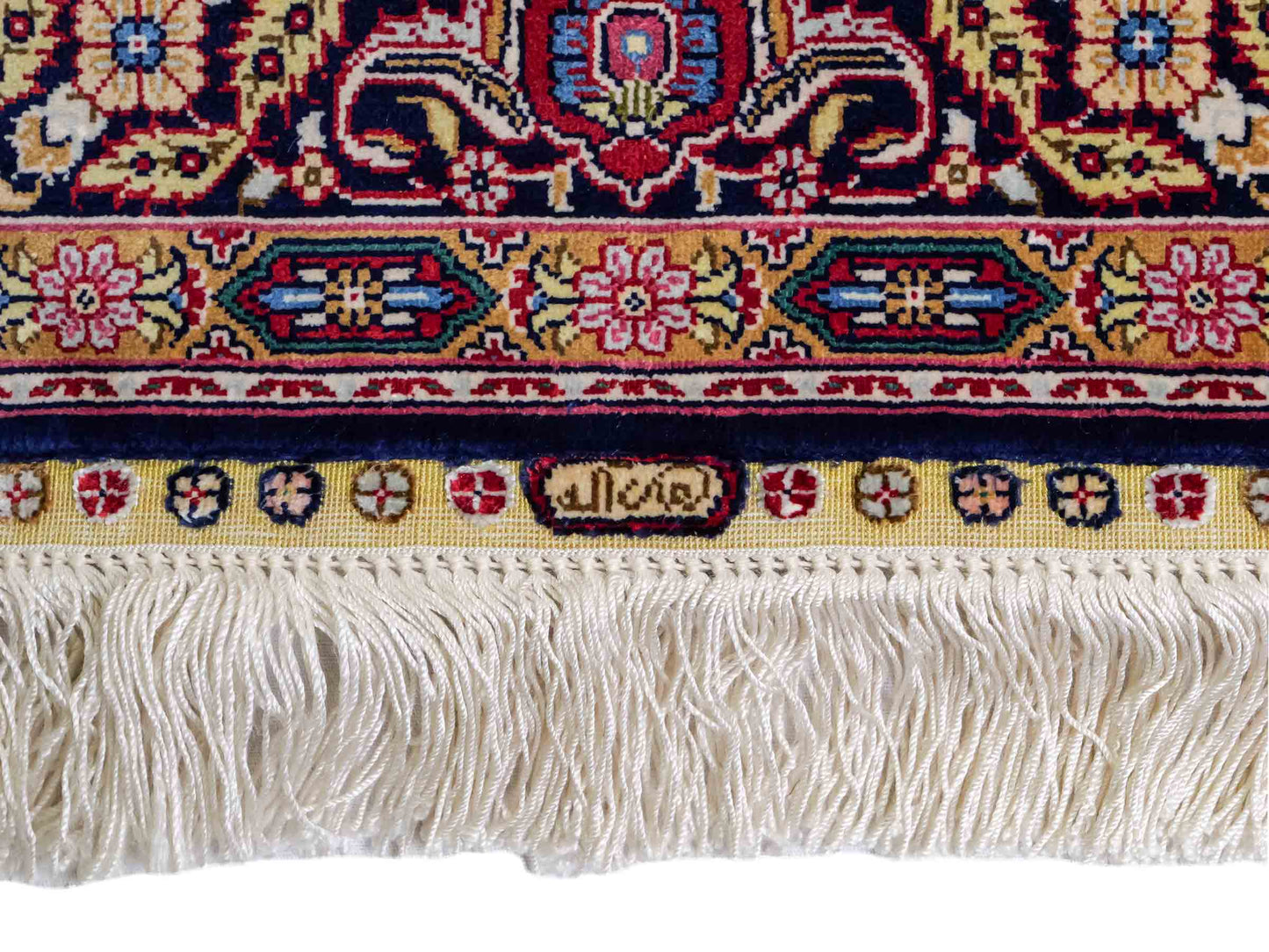 Sehr feiner, handgeknüpfter Khademi Orientteppich Läufer mit Ghom Deisgn aus reiner Seide, rot, blau. 370x79 cm. Vertrieb durch Jupiter Intl.