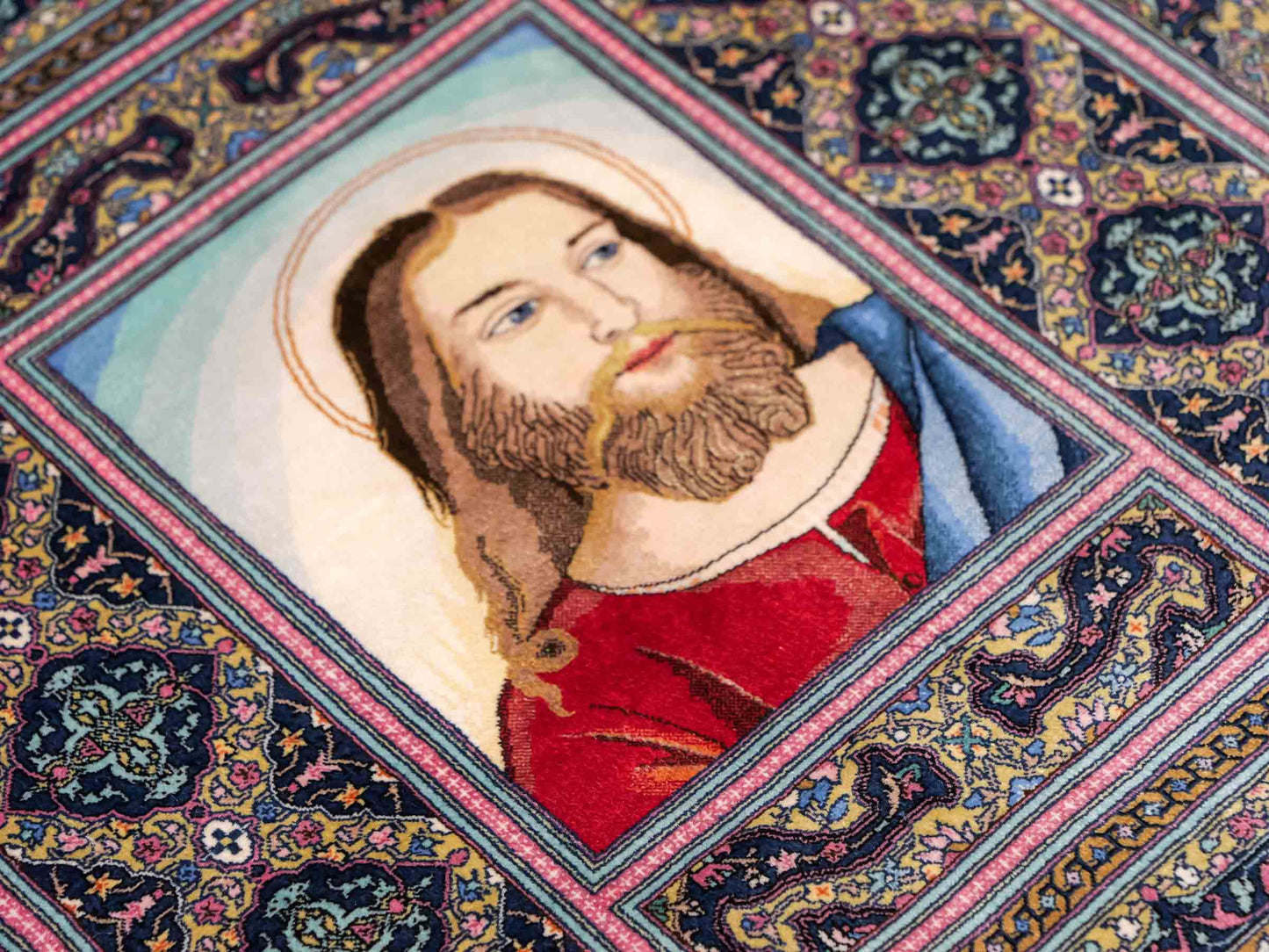 Extrem feiner, handgeknüpfter Khademi Ghom Orientteppich aus purer Seide, multicolor. 63x48 cm. Vertrieb druch Jupiter Intl.