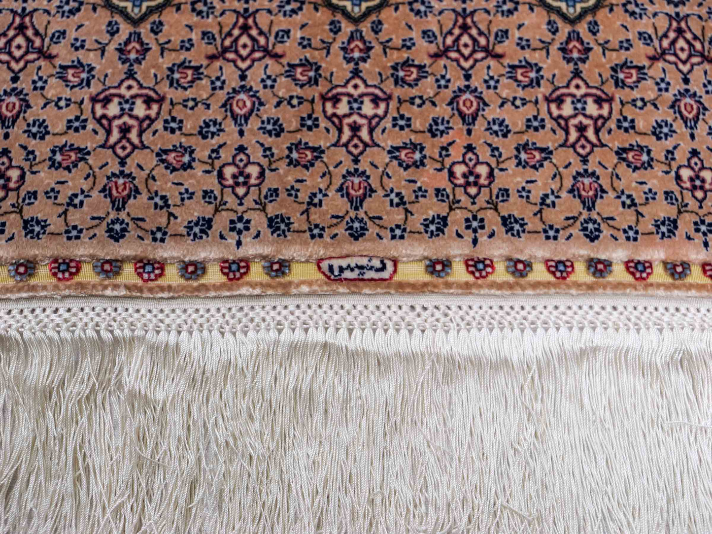 Extrem feiner, handgeknüpfter Khademi Ghom Orientteppich aus purer Seide, beige, braun, creme. 86x64 cm. Verkauf durch Jupiter Intl.