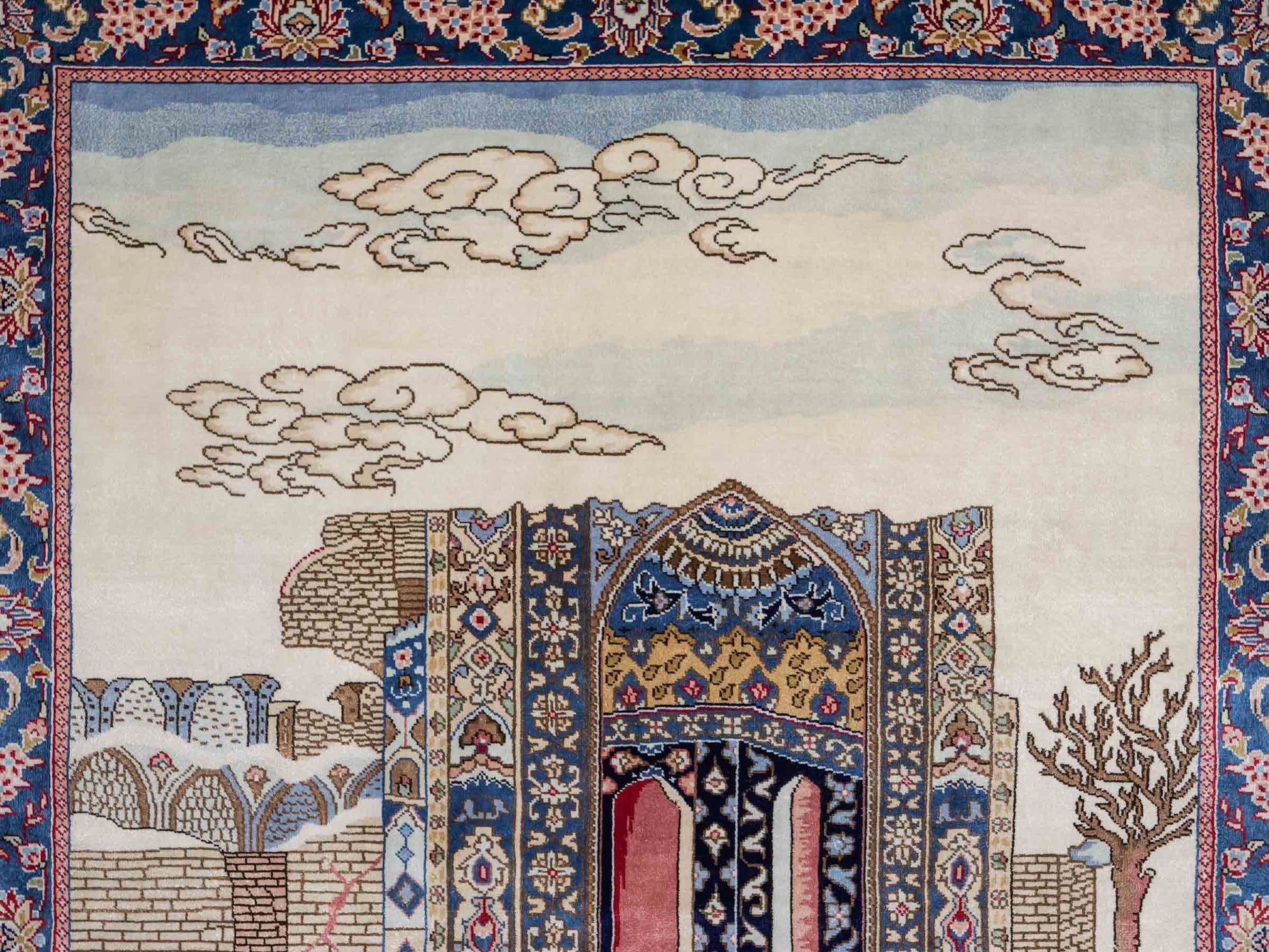 Sehr feiner, handgeknüpfter Khademi Orientteppich mit Ghom Design aus reiner Seide, creme, weiß, blau. 92x63 cm. Vertrieb durch Jupiter Intl.