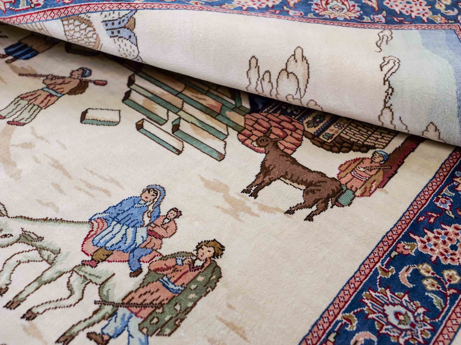 Sehr feiner, handgeknüpfter Khademi Orientteppich mit Ghom Design aus reiner Seide, creme, weiß, blau. 92x63 cm. Vertrieb durch Jupiter Intl.