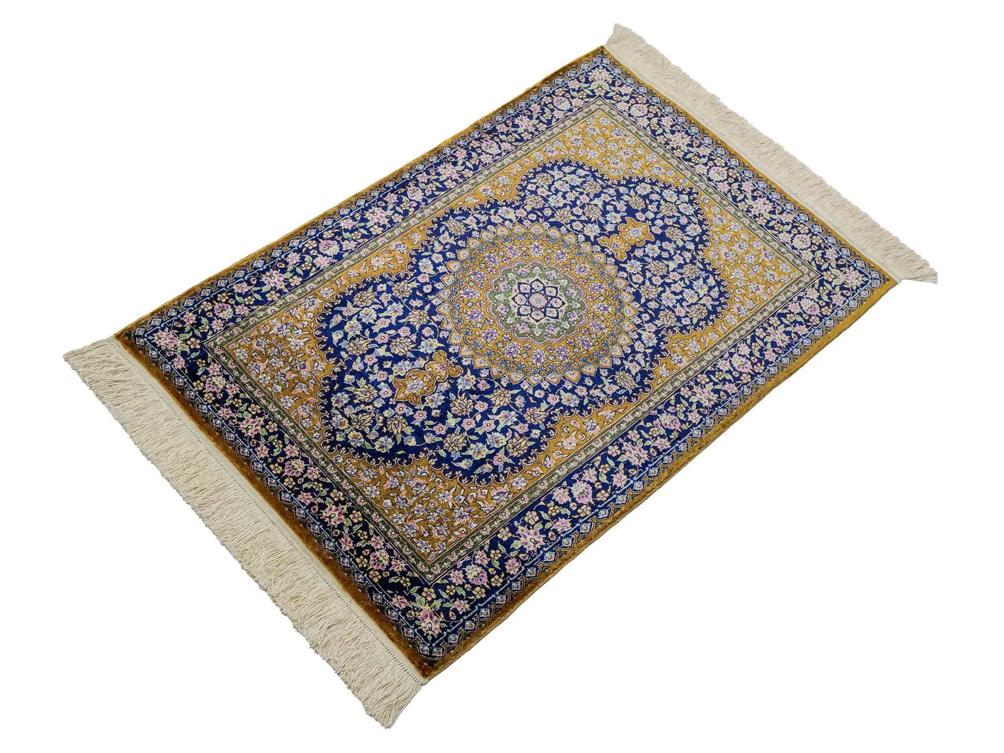 Sehr feiner, handgeknüpfter Khademi Orientteppich mit Ghom Design aus reiner Seide, oliv, braun, blau. 93x62 cm. Vertrieb durch Jupiter Intl.