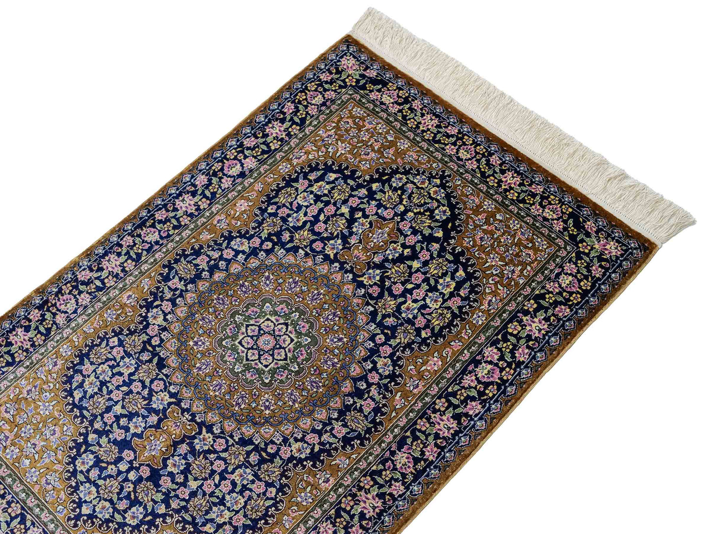 Sehr feiner, handgeknüpfter Khademi Orientteppich mit Ghom Design aus reiner Seide, oliv, braun, blau. 93x62 cm. Vertrieb durch Jupiter Intl.