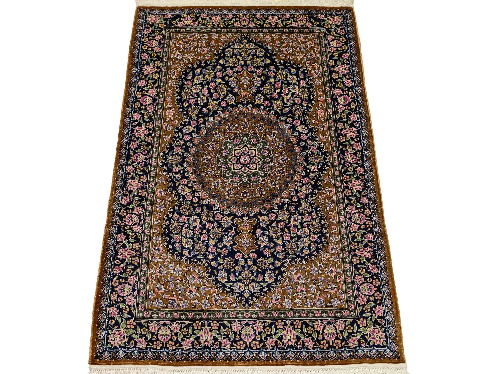Sehr feiner, handgeknüpfter Khademi Orientteppich mit Ghom Design aus reiner Seide, oliv, braun, blau. 93x62 cm. Vertrieb durch Jupiter Intl.