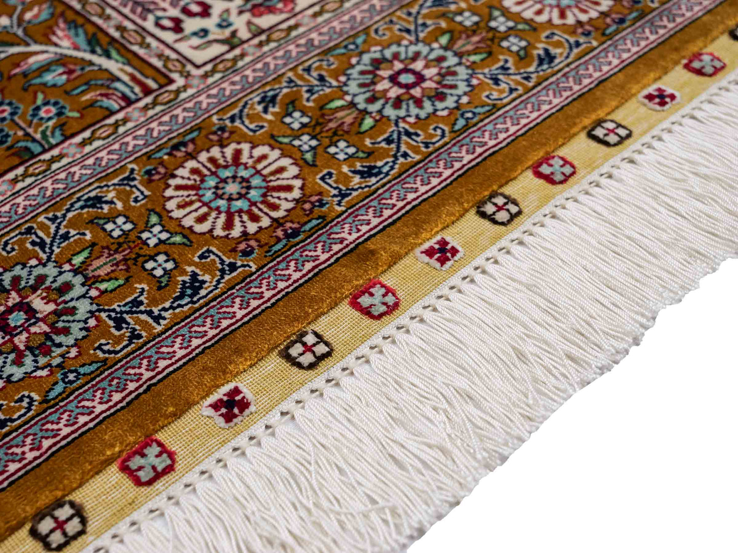 Sehr feiner, handgeknüpfter Khademi Orientteppich mit Ghom Design aus reiner Seide, braun, oliv. 93x63 cm. Vertrieb durch Jupiter Intl.