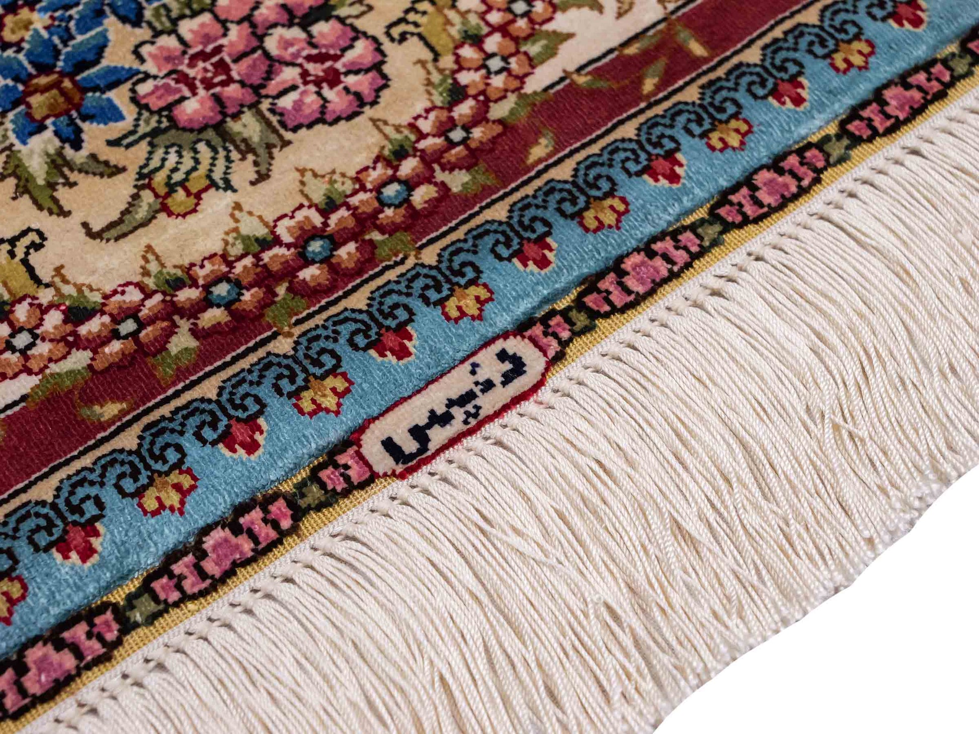 Sehr feiner, handgeknüpfter Khademi Orientteppich mit Ghom Design aus reiner Seide, blau, rot, creme, weiß. 93x63 cm. Vertrieb durch Jupiter Intl.