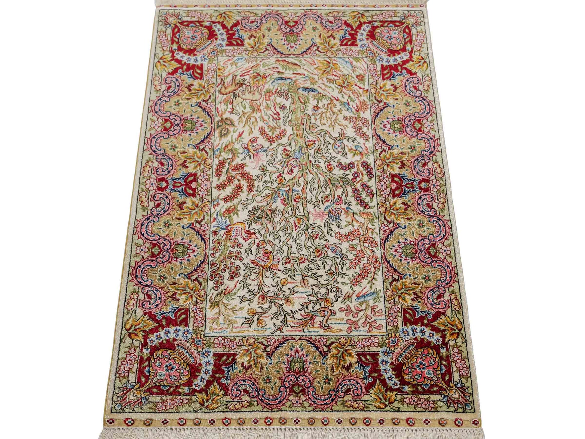 Sehr feiner, handgeknüpfter Khademi Orientteppich mit Ghom Design aus reiner Seide, gold, creme, weiß, rot. 93x63 cm. Vertrieb durch Jupiter Intl.