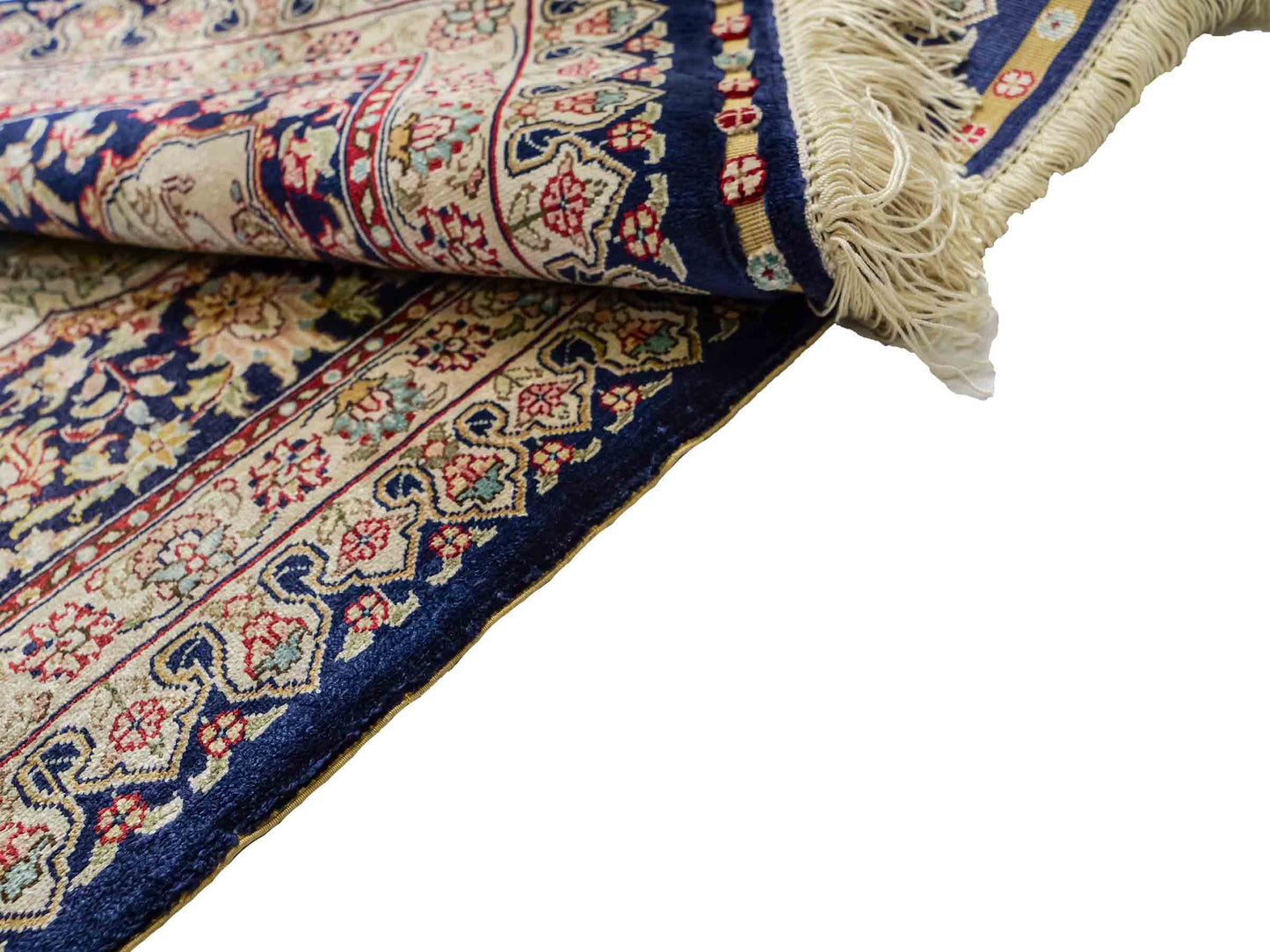 Sehr feiner, handgeknüpfter Khademi Orientteppich mit Ghom Design aus reiner Seide, blau. 93x63 cm. Vertrieb durch Jupiter Intl.
