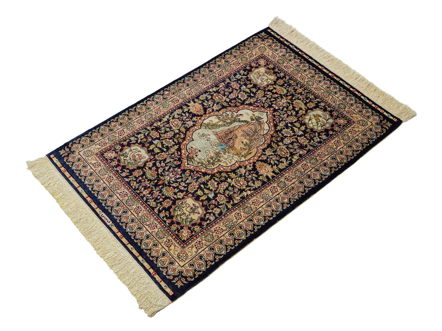 Sehr feiner, handgeknüpfter Khademi Orientteppich mit Ghom Design aus reiner Seide, blau. 93x63 cm. Vertrieb durch Jupiter Intl.