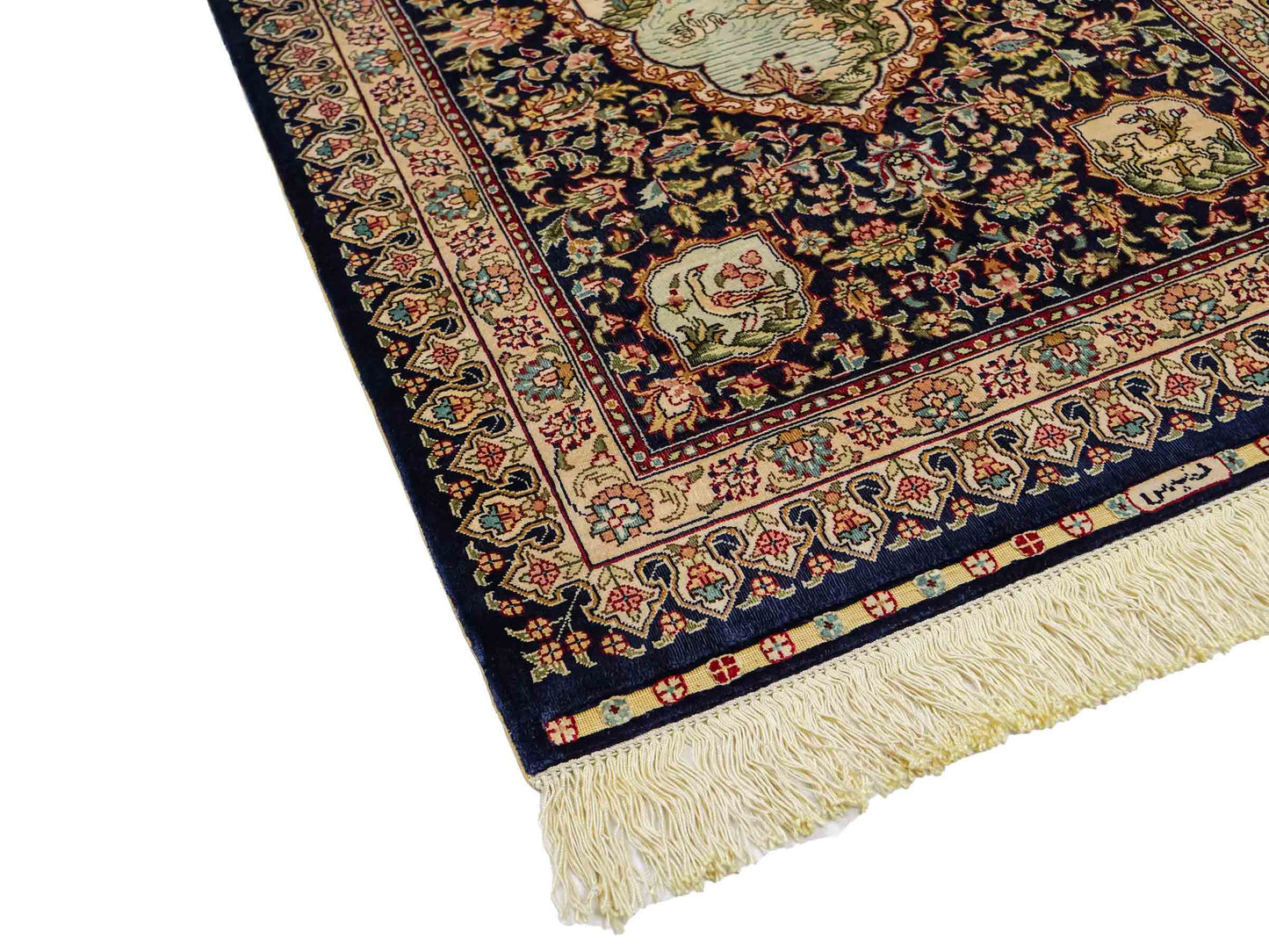 Sehr feiner, handgeknüpfter Khademi Orientteppich mit Ghom Design aus reiner Seide, blau. 93x63 cm. Vertrieb durch Jupiter Intl.
