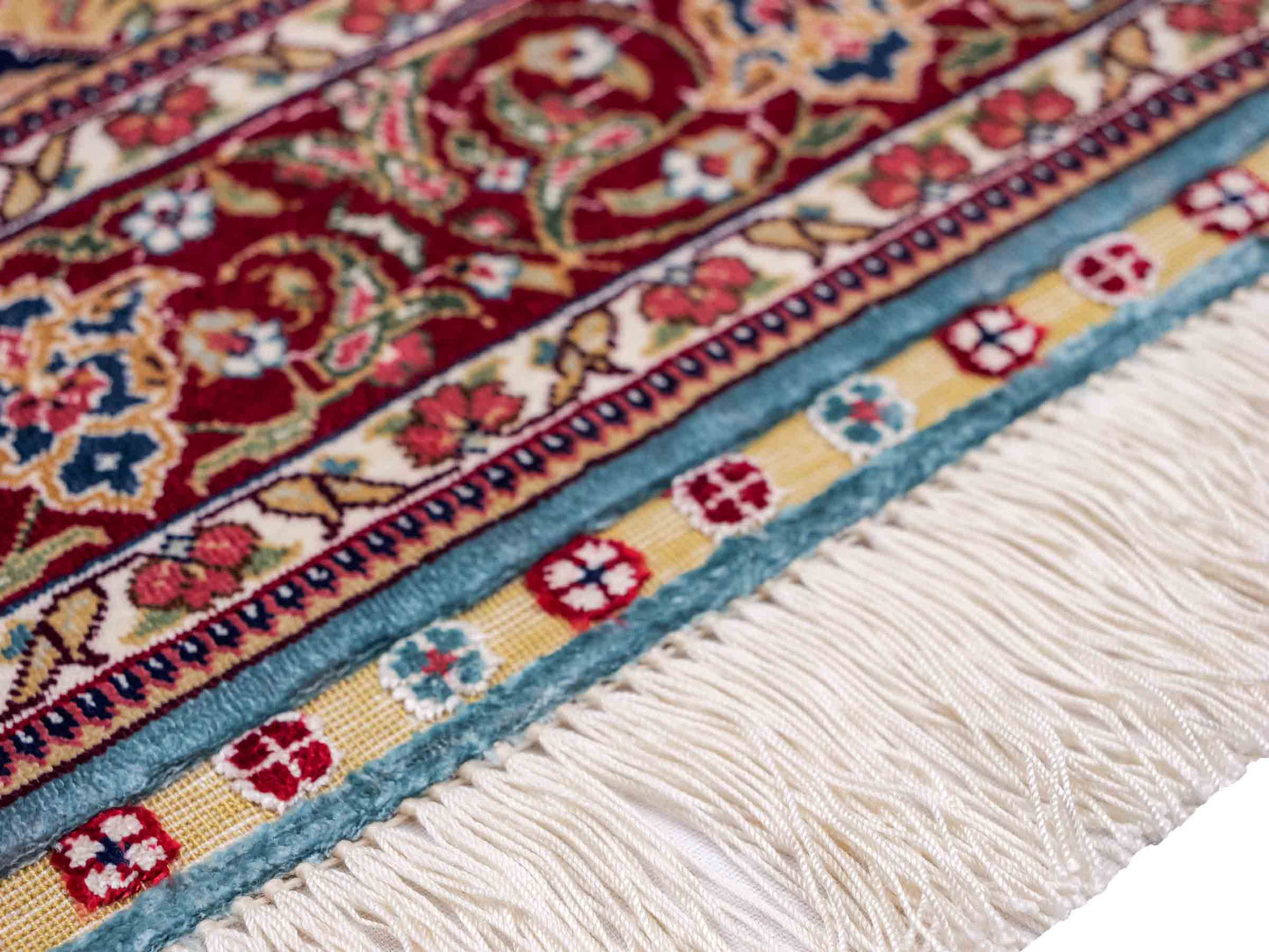 Sehr feiner, handgeknüpfter Khademi Orientteppich mit Ghom Design aus reiner Seide, blau, rot. 94x64 cm. Vertrieb durch Jupiter Intl.