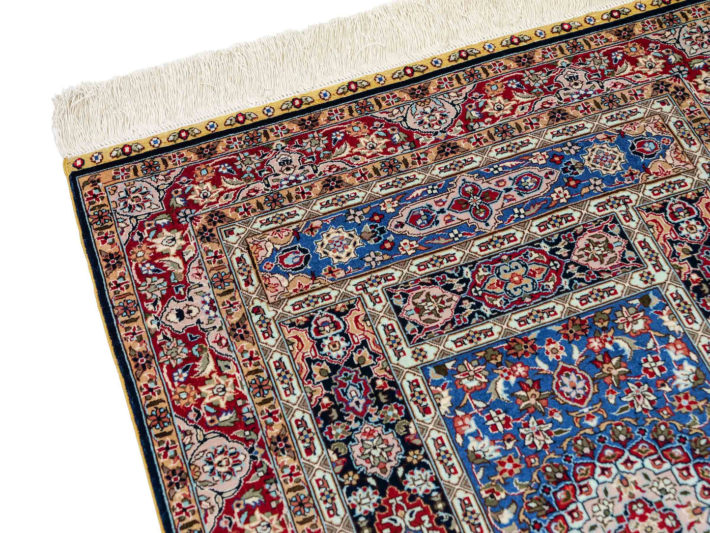 Sehr feiner, handgeknüpfter Khademi Orientteppich mit Ghom Design aus reiner Seide, blau, multicolor. 96x62 cm. Vertrieb durch Jupiter Intl.