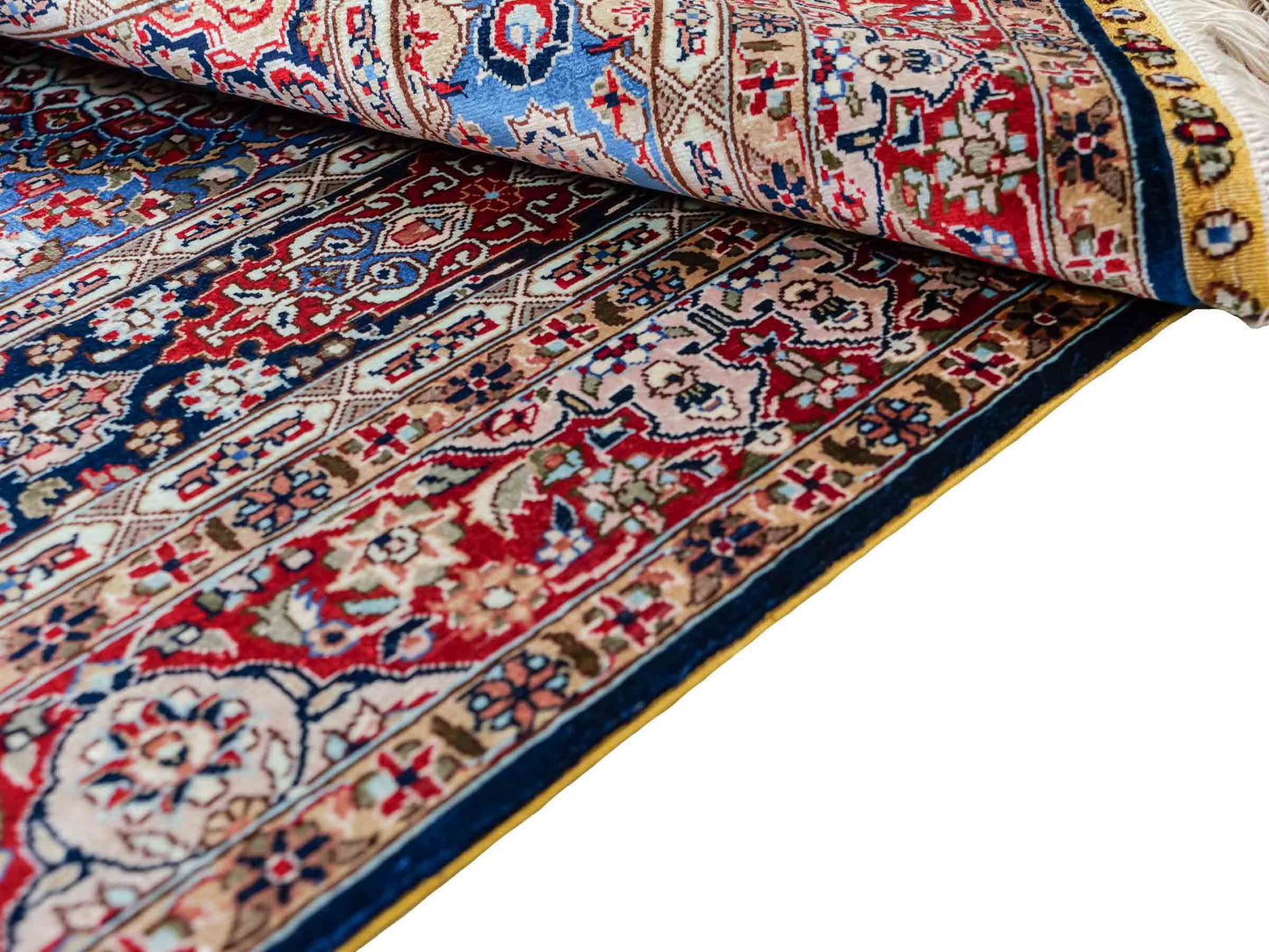 Sehr feiner, handgeknüpfter Khademi Orientteppich mit Ghom Design aus reiner Seide, blau, multicolor. 96x62 cm. Vertrieb durch Jupiter Intl.