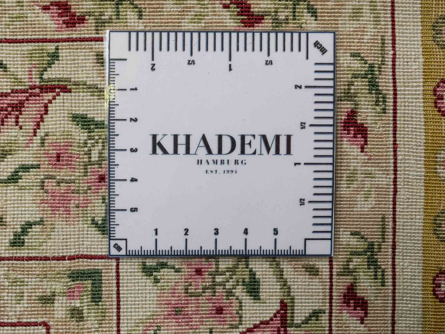 Sehr feiner, handgeknüpfter Khademi Orientteppich mit Hereke Design aus reiner Seide, weiß, creme. 122x79 cm. Vertrieb durch Jupiter Intl.