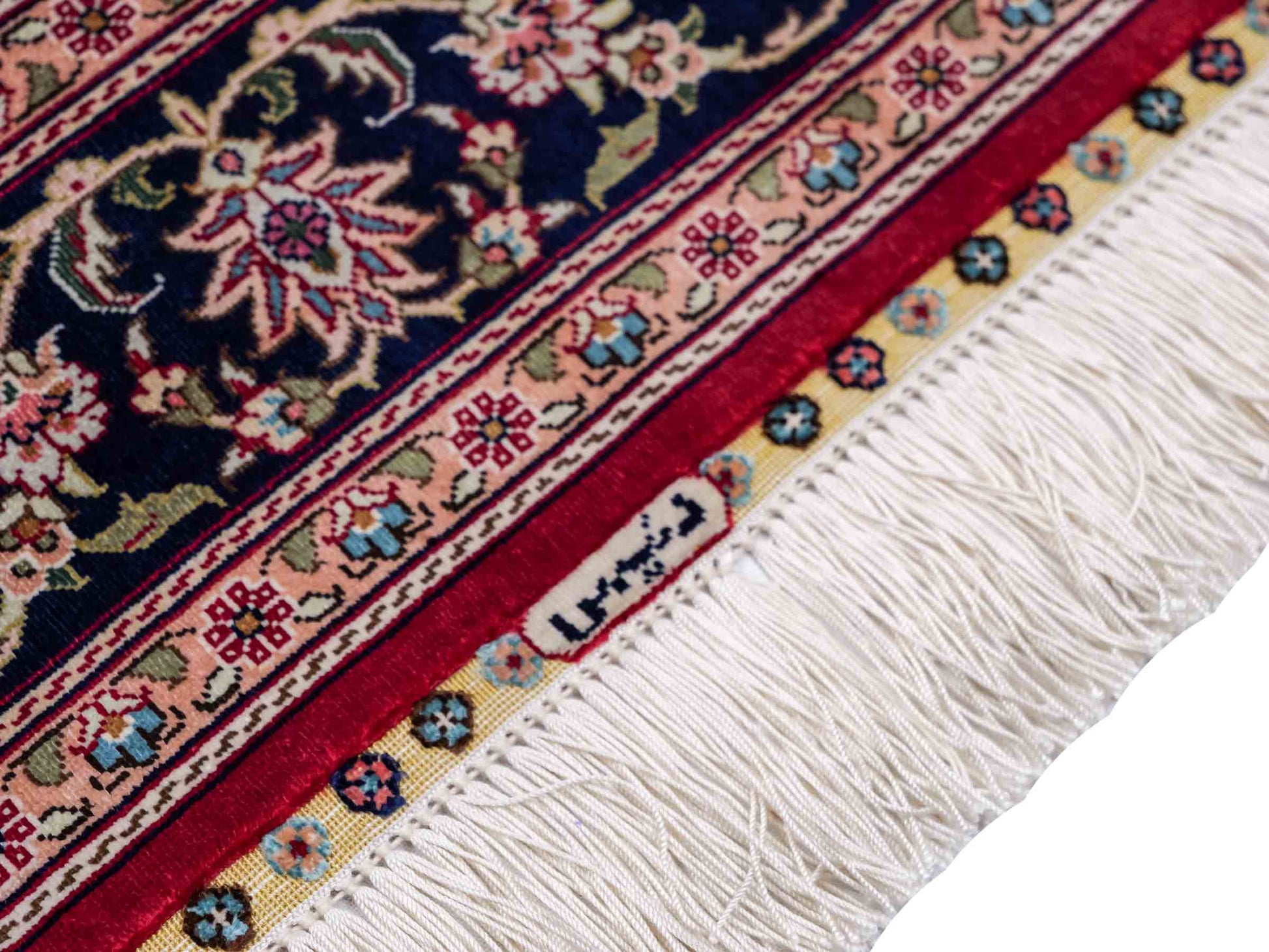 Sehr feiner, handgeknüpfter Khademi Orientteppich mit Hereke Design aus reiner Seide, rot, blau, creme. 124x79 cm. Vertrieb durch Jupiter Intl.