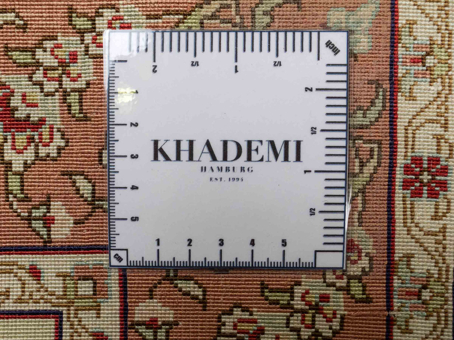 Sehr feiner, handgeknüpfter Khademi Orientteppich mit Hereke Design aus reiner Seide, rosa, grün. 124x79 cm. Vertrieb durch Jupiter Intl.
