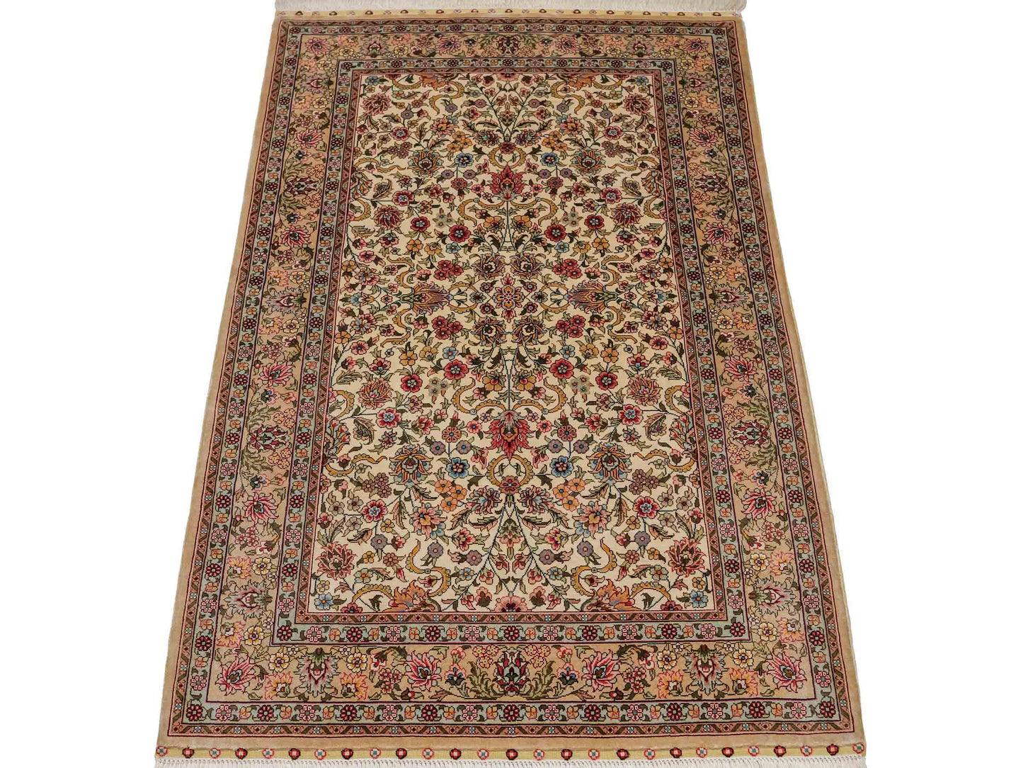 Sehr feiner, handgeknüpfter Khademi Orientteppich mit Hereke Design aus reiner Seide, beige, creme, weiß. 125x79 cm. Vertrieb durch Jupiter Intl.