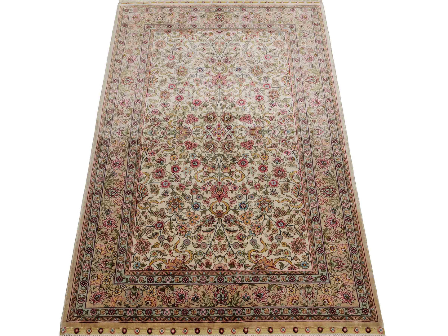 Sehr feiner, handgeknüpfter Khademi Orientteppich mit Hereke Design aus reiner Seide, beige, creme, weiß. 125x79 cm. Vertrieb durch Jupiter Intl.