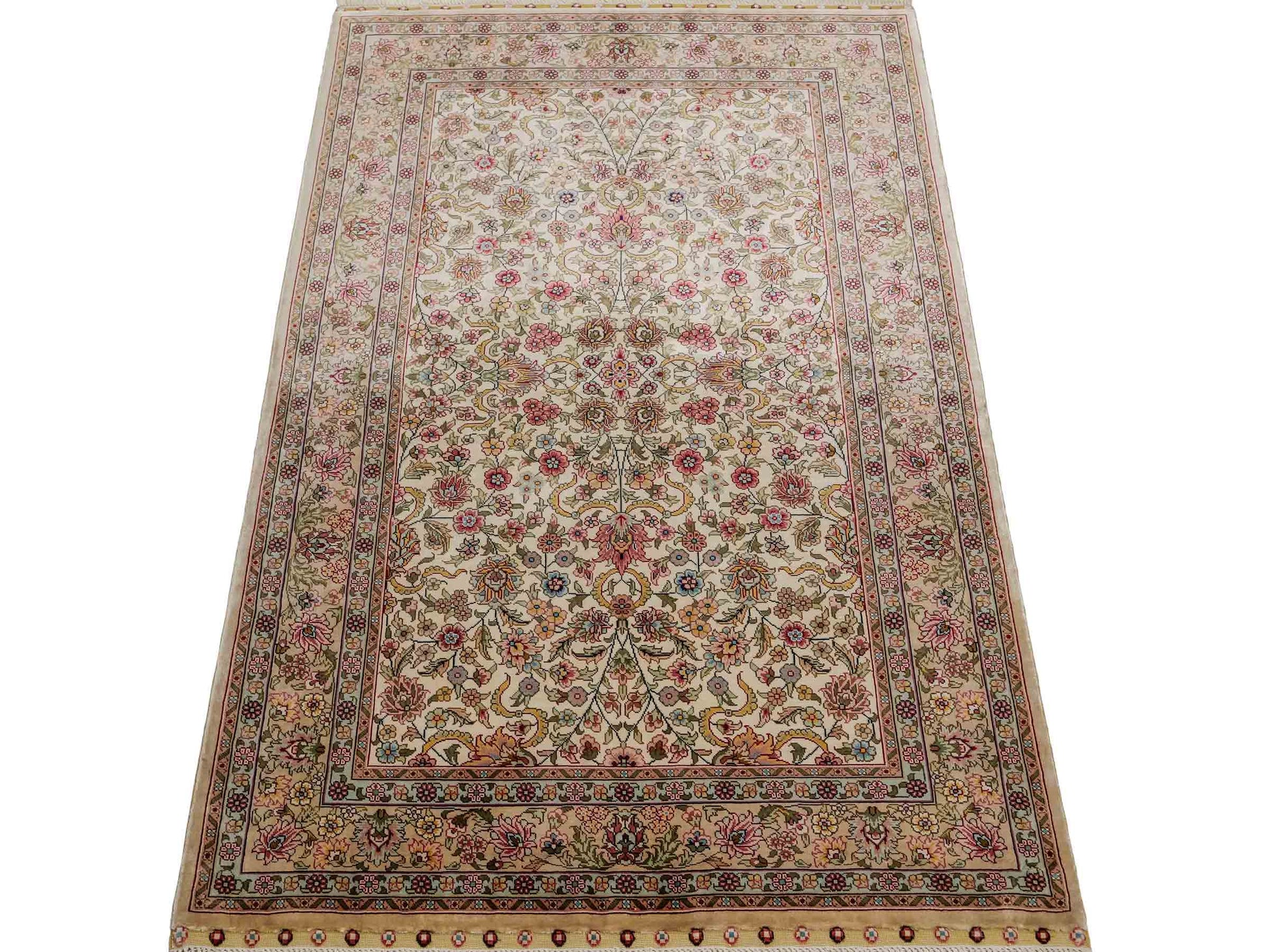 Sehr feiner, handgeknüpfter Khademi Orientteppich mit Hereke Design aus reiner Seide, beige, creme, weiß. 125x79 cm. Vertrieb durch Jupiter Intl.