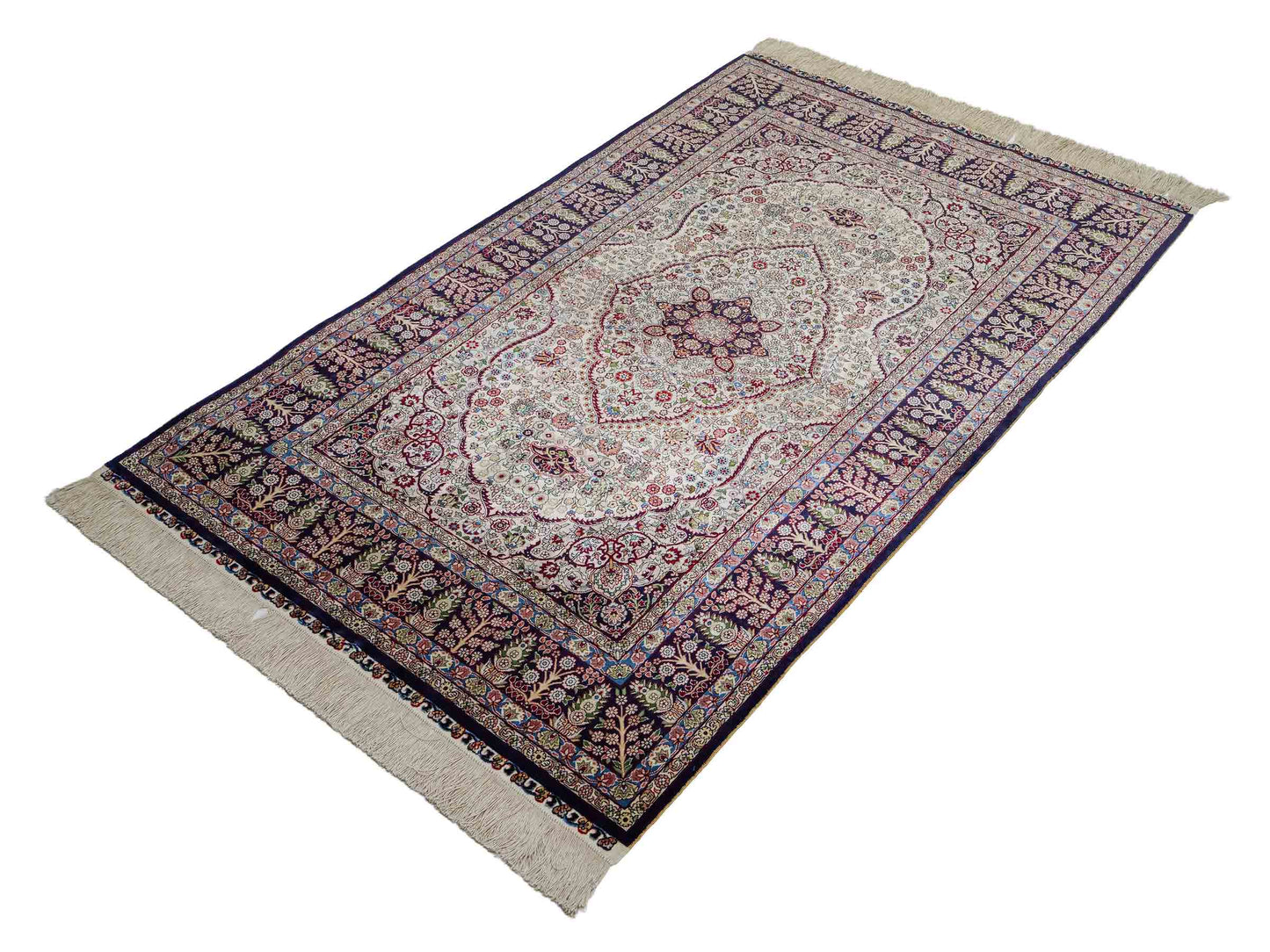Sehr feiner, handgeknüpfter Khademi Hereke Orientteppich aus Seide, weiß, blau. 153x93 cm. Vertrieb durch Jupiter Intl.