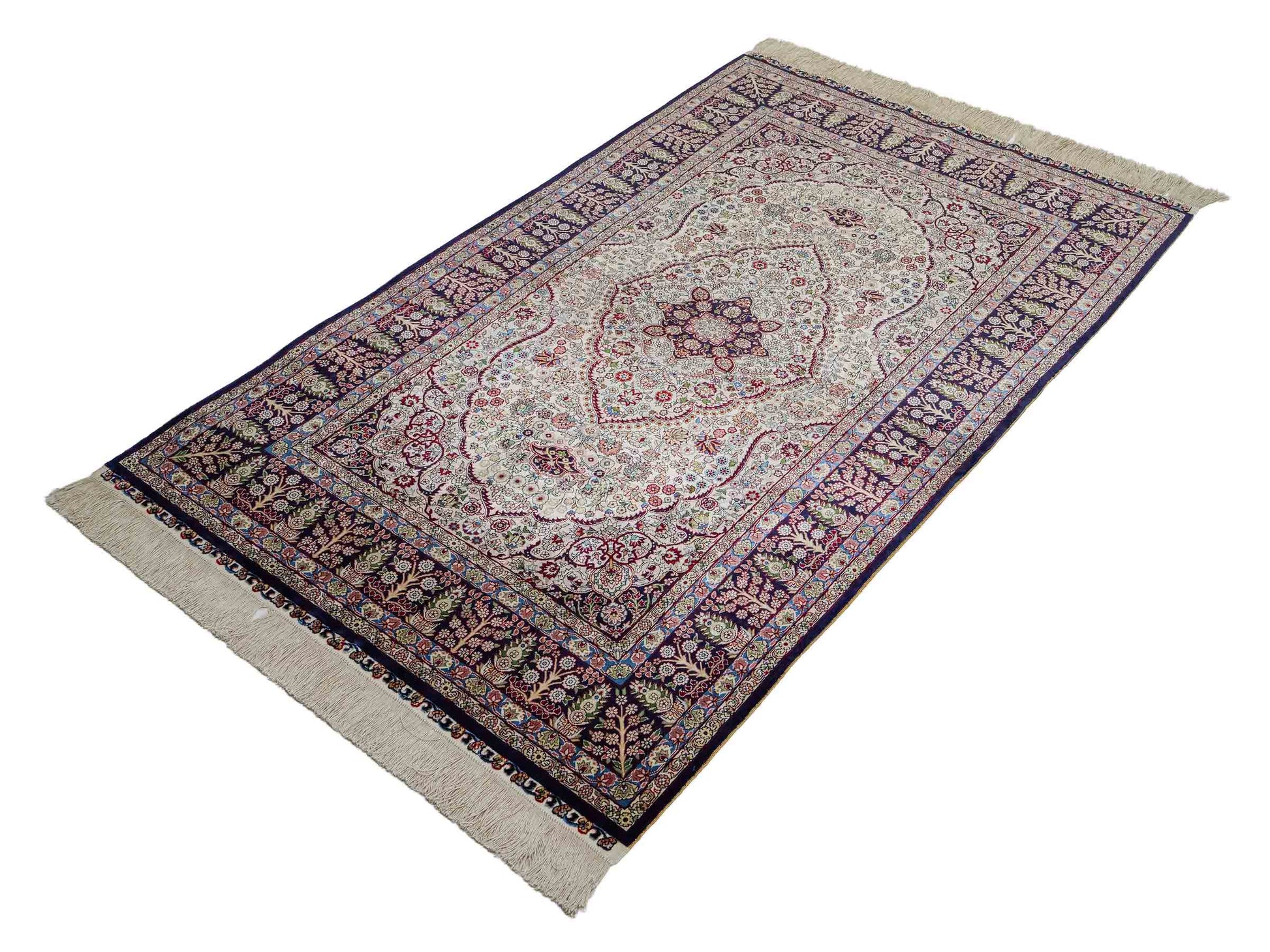 Sehr feiner, handgeknüpfter Khademi Hereke Orientteppich aus Seide, weiß, blau. 153x93 cm. Vertrieb durch Jupiter Intl.