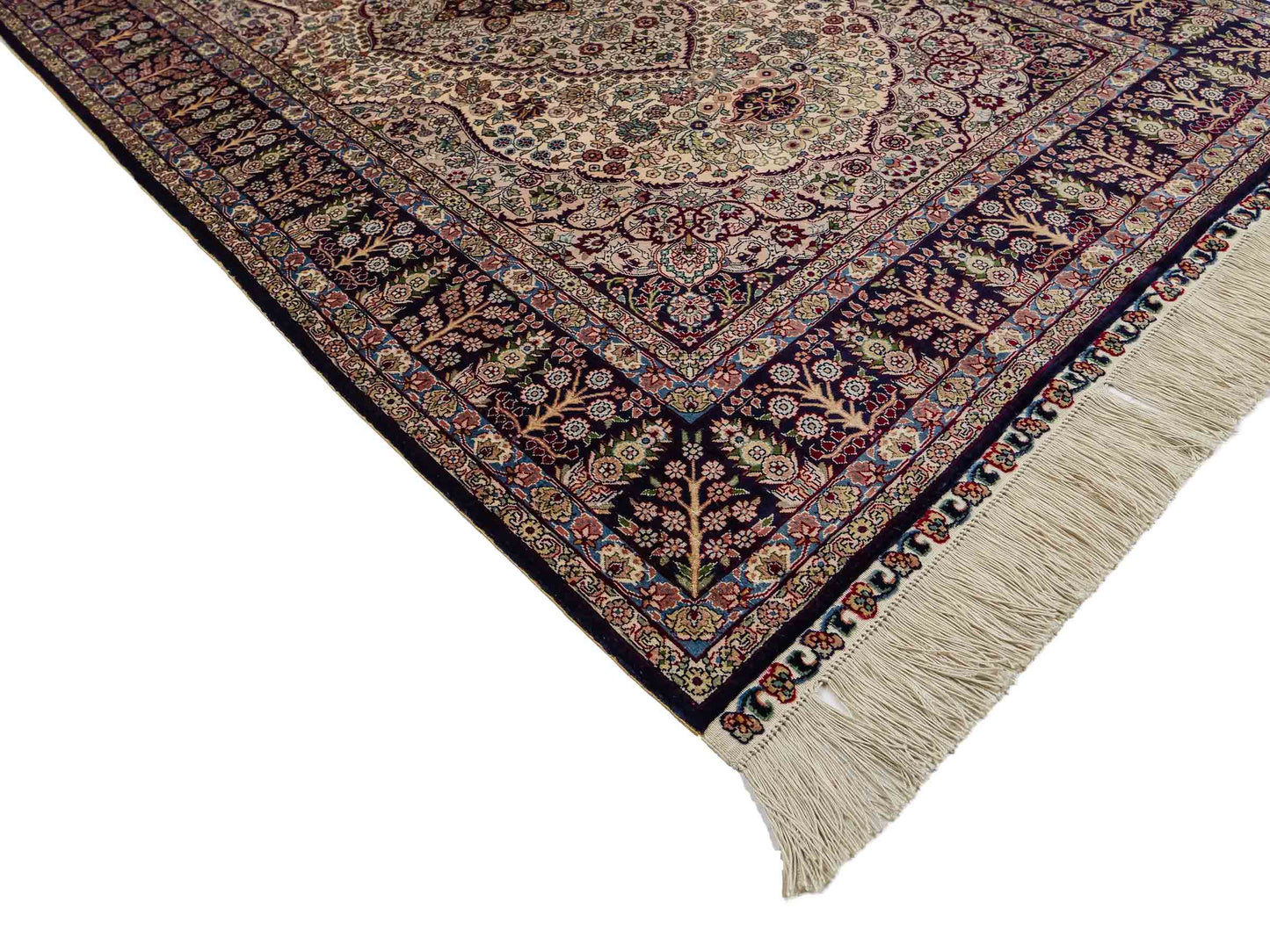 Sehr feiner, handgeknüpfter Khademi Hereke Orientteppich aus Seide, weiß, blau. 153x93 cm. Vertrieb durch Jupiter Intl.