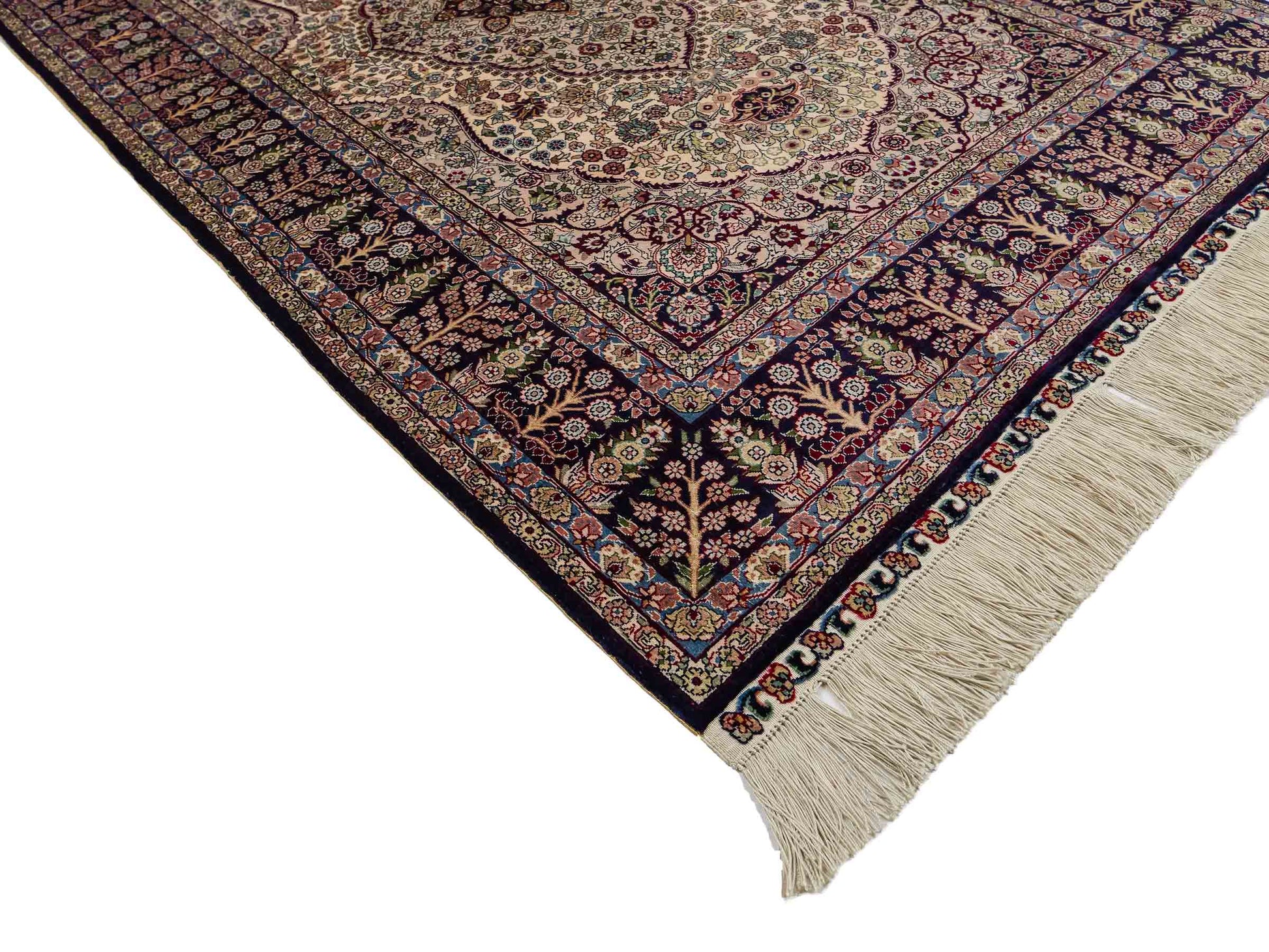 Sehr feiner, handgeknüpfter Khademi Hereke Orientteppich aus Seide, weiß, blau. 153x93 cm. Vertrieb durch Jupiter Intl.