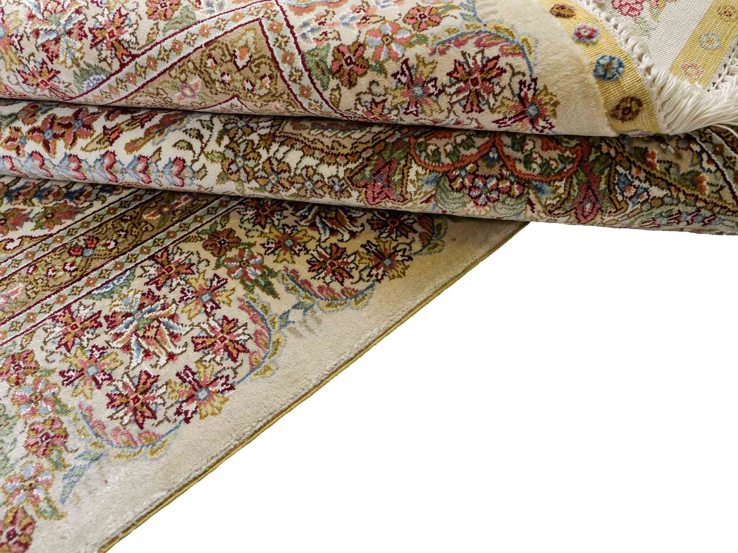 Sehr feiner, handgeknüpfter, chinesischer Khademi Hereke aus Seide, creme. 154x79 cm. Vertrieb durch Jupiter Intl.
