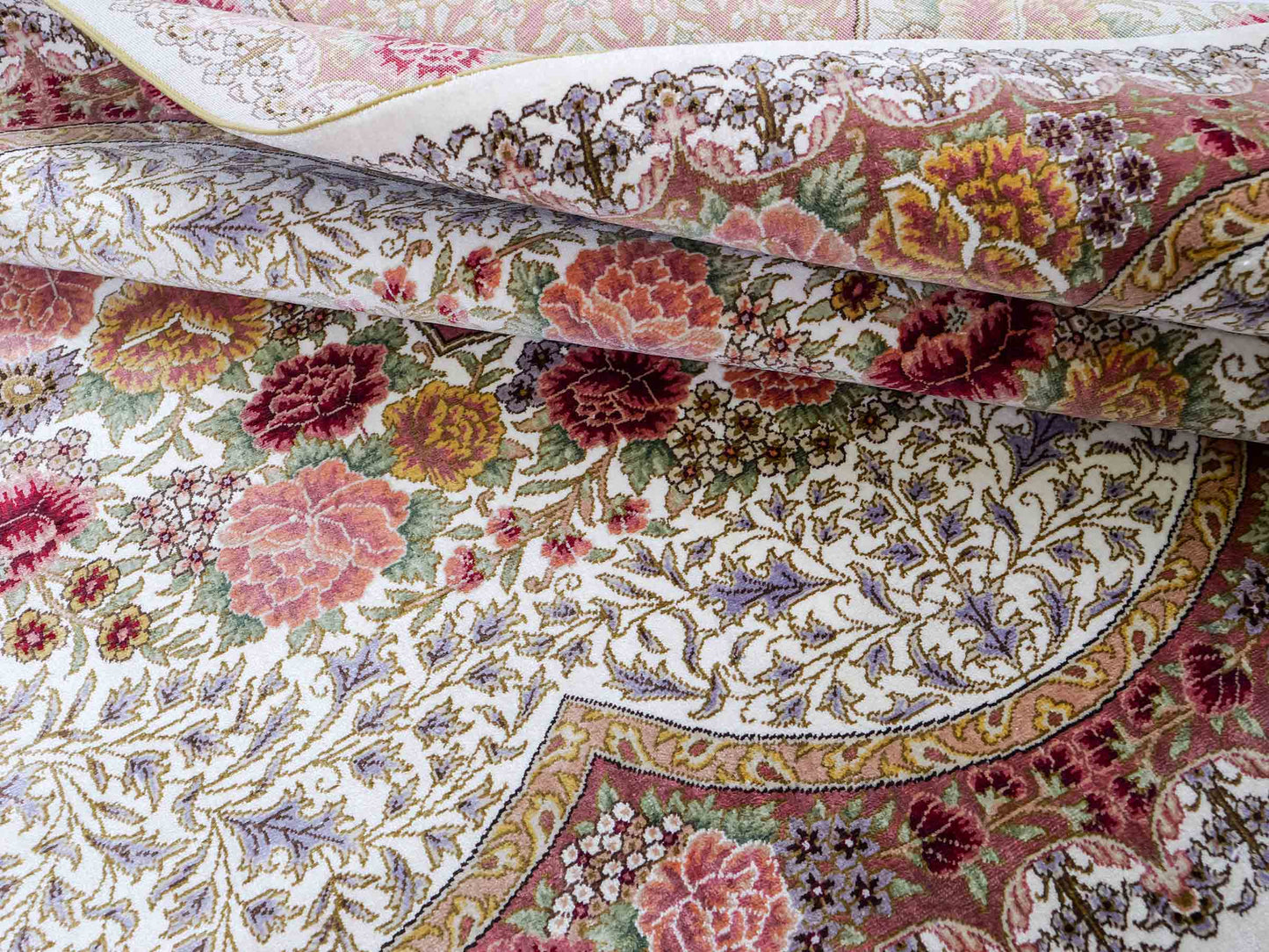 Sehr feiner, handgeknüpfter Khademi Hereke Orientteppich aus Seide, creme. 155x94 cm. Vertrieb durch Jupiter Intl.