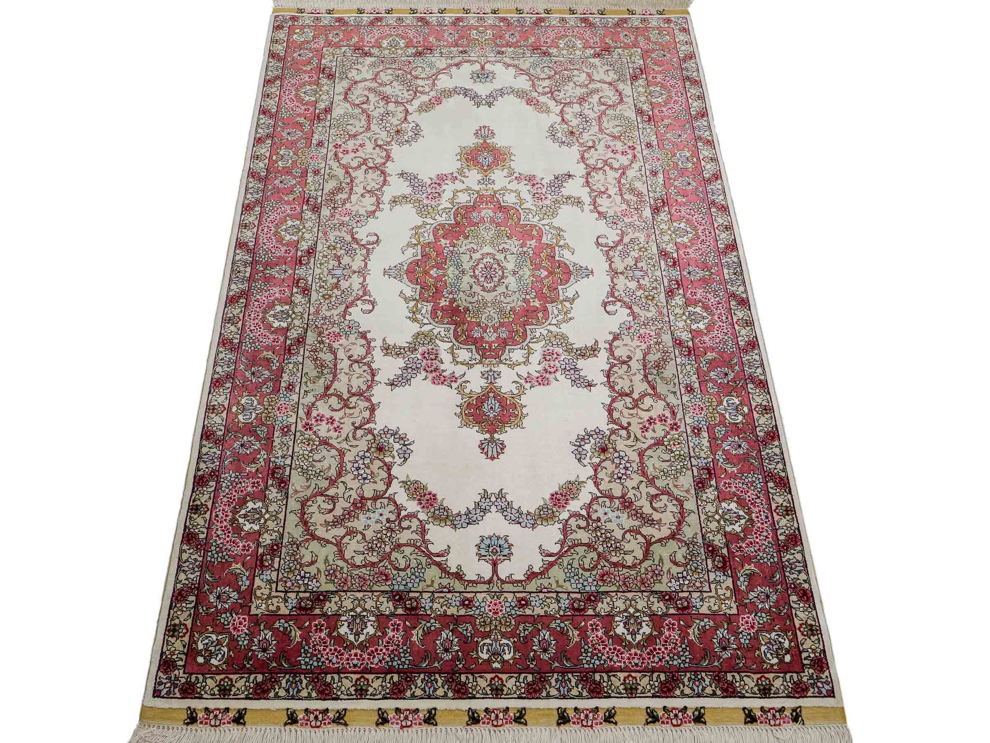 Sehr feiner, handgeknüpfter Khademi Orientteppich mit Hereke Design aus reiner Seide, weiß, creme, rosa. 156x94 cm. Vertrieb durch Jupiter Intl.