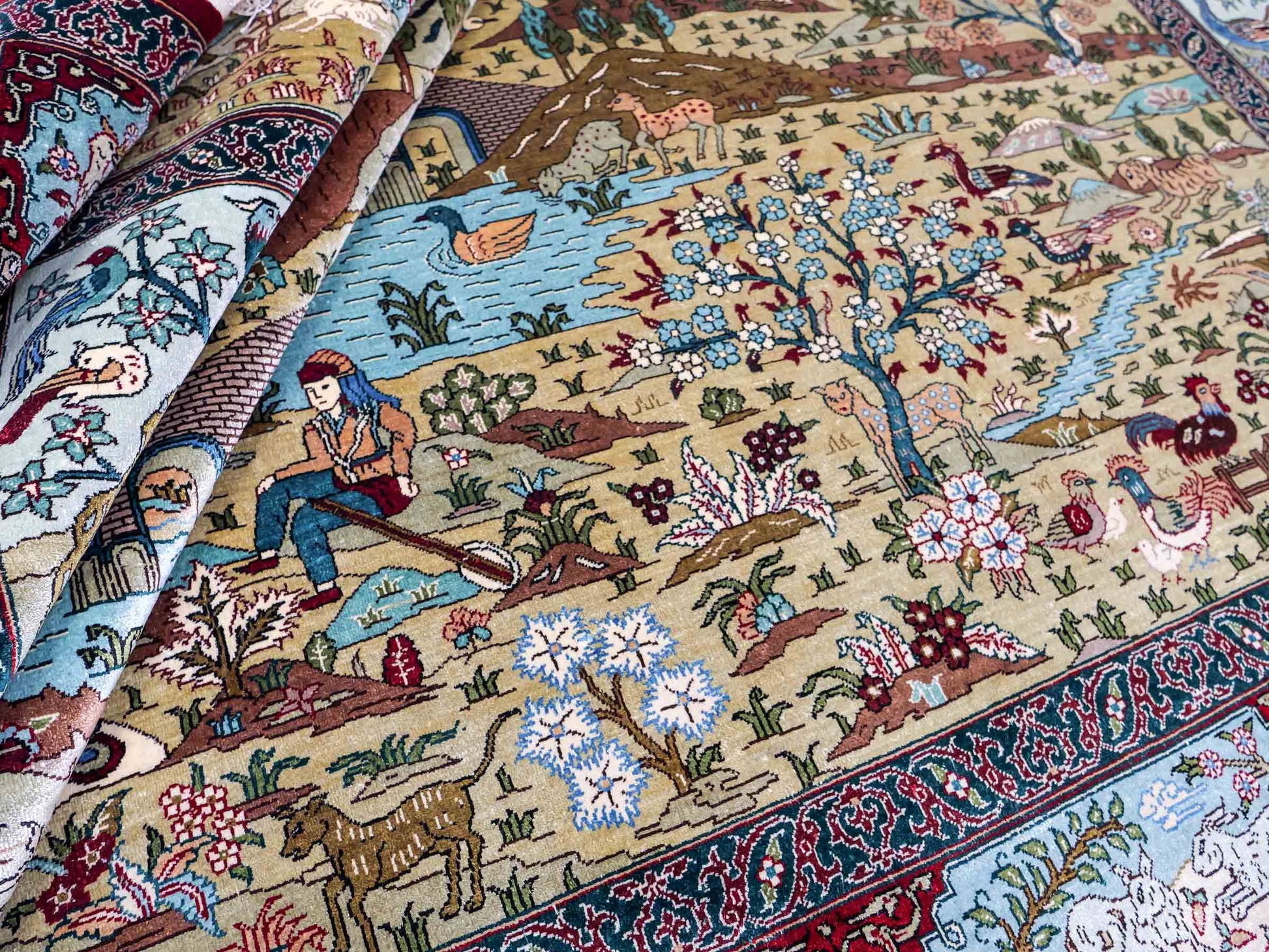 Sehr feiner, handgeknüpfter Khademi Orientteppich mit Hereke Design aus reiner Seide, rot, multicolor. 189x126 cm. Vertrieb durch Jupiter Intl.