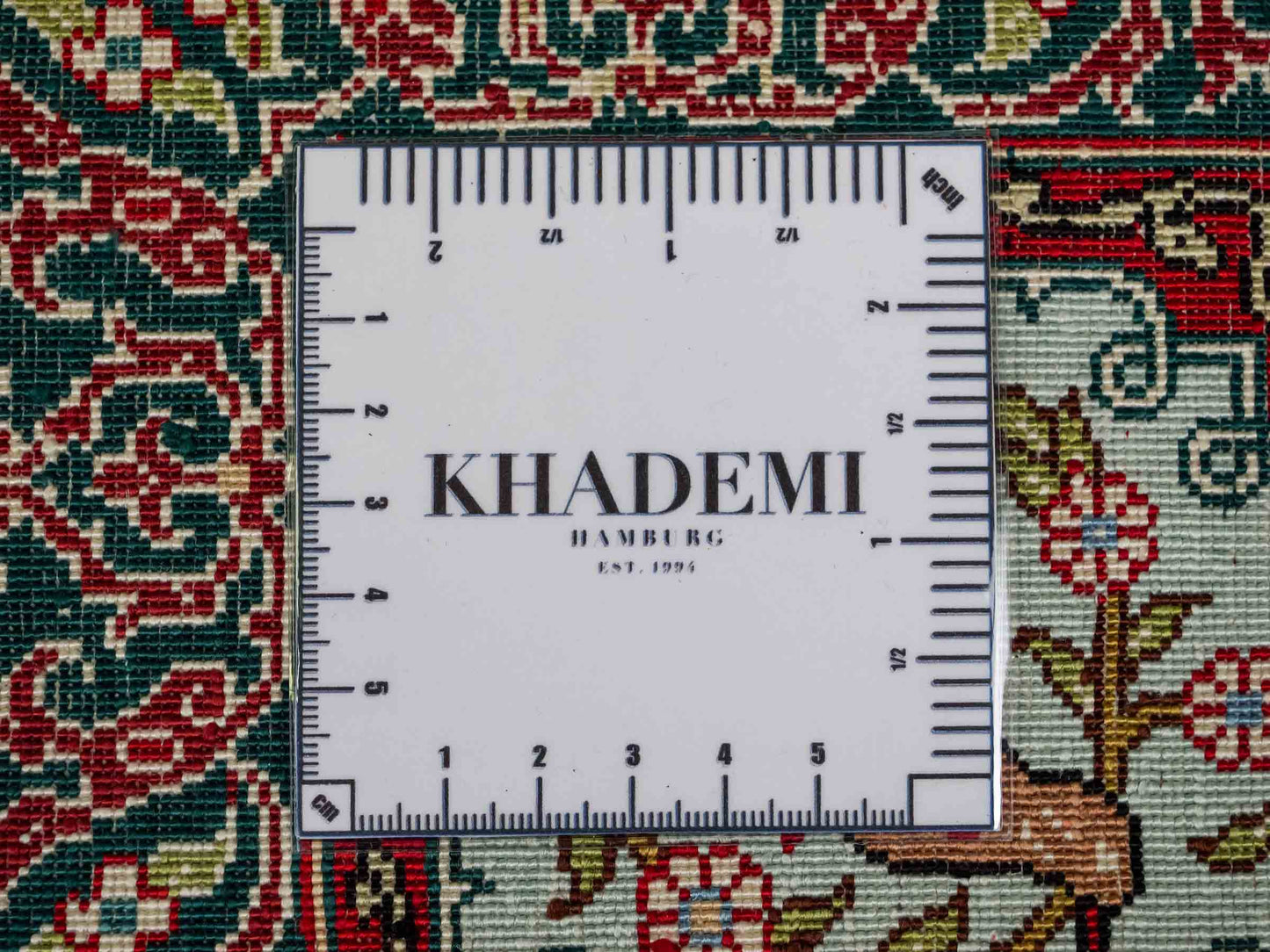 Sehr feiner, handgeknüpfter Khademi Orientteppich mit Hereke Design aus reiner Seide, rot, multicolor. 189x126 cm. Vertrieb durch Jupiter Intl.