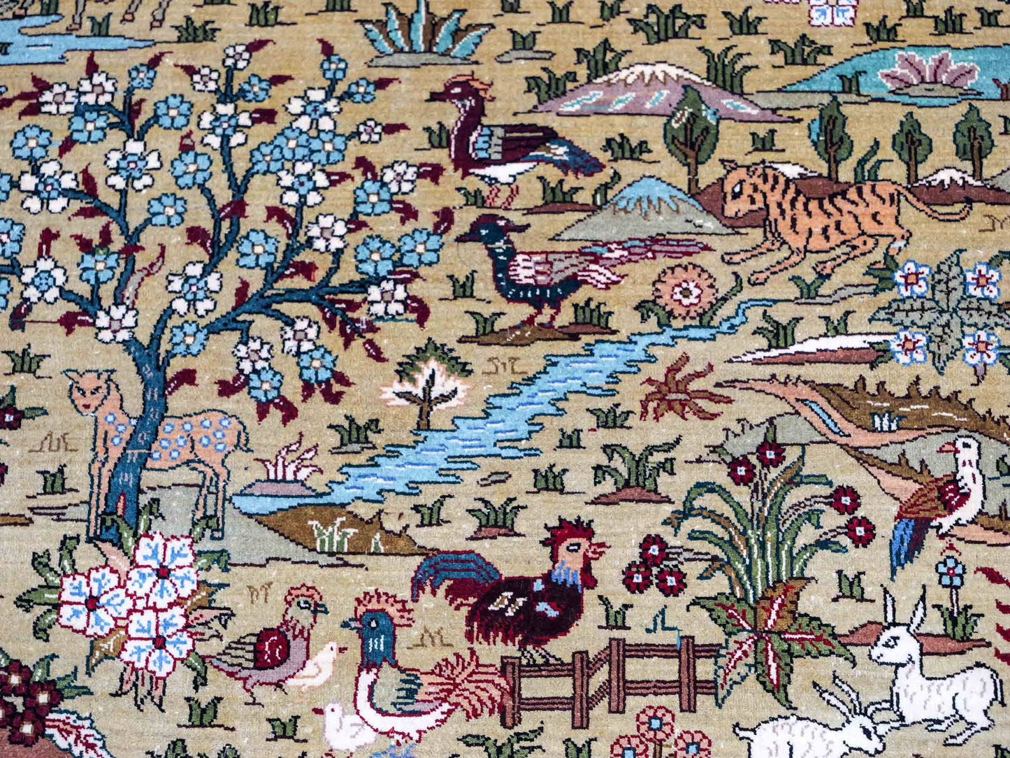 Sehr feiner, handgeknüpfter Khademi Orientteppich mit Hereke Design aus reiner Seide, rot, multicolor. 190x125 cm.  Vertrieb durch Jupiter Intl.