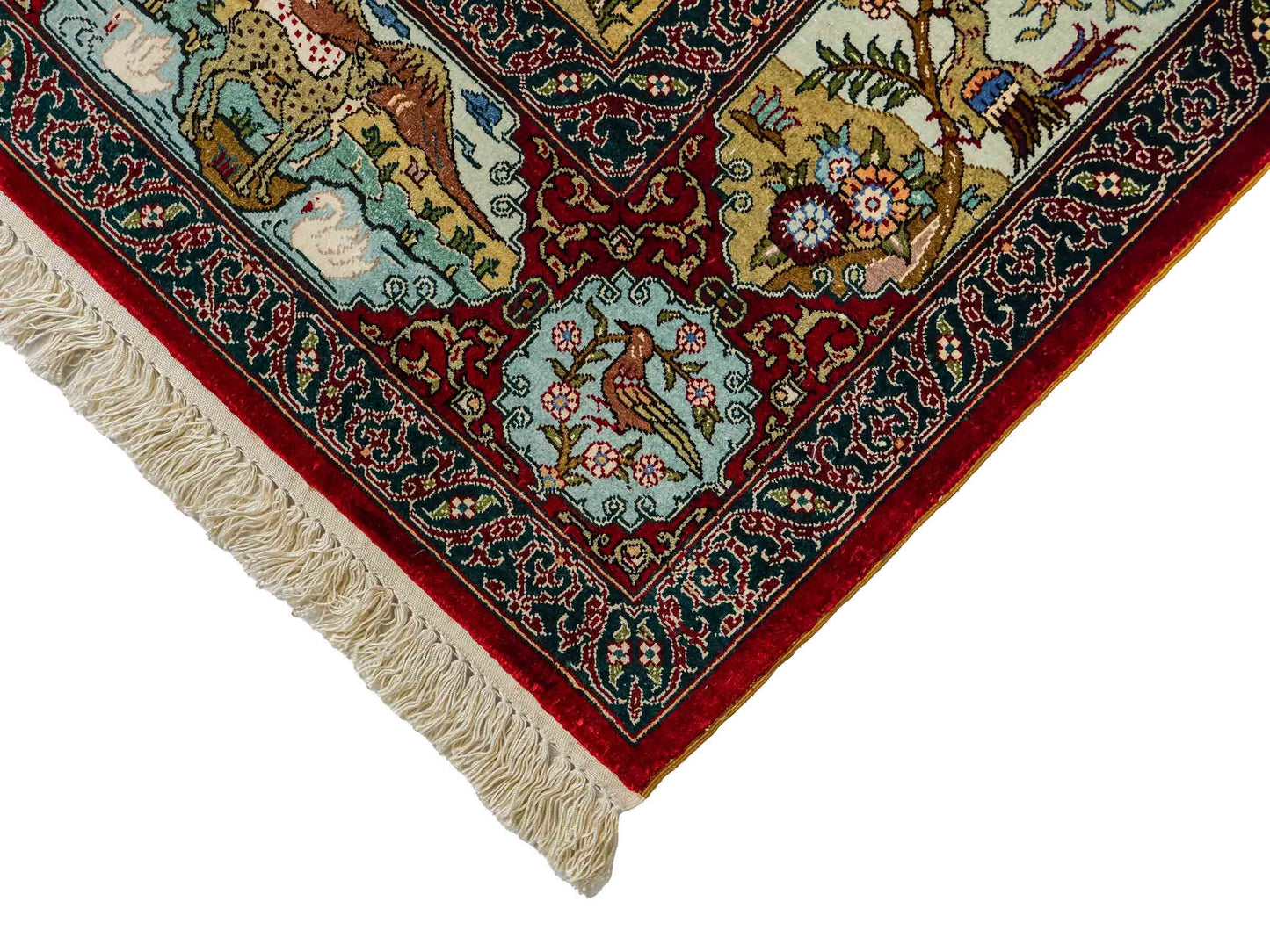 Sehr feiner, handgeknüpfter Khademi Orientteppich mit Hereke Design aus reiner Seide, rot, multicolor. 190x125 cm. Vertrieb durch Jupiter Intl.