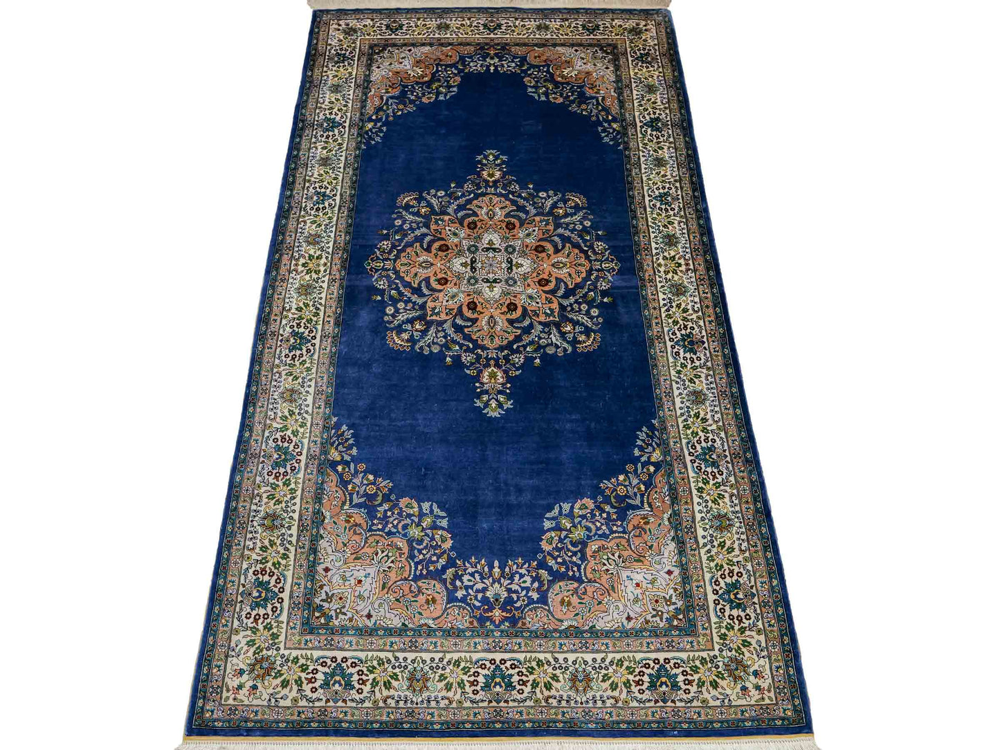 Sehr feiner, handgeknüpfter Khademi Orientteppich mit Hereke Design aus reiner Seide, blau, creme. 192x99 cm. Vertrieb durch Jupiter Intl.