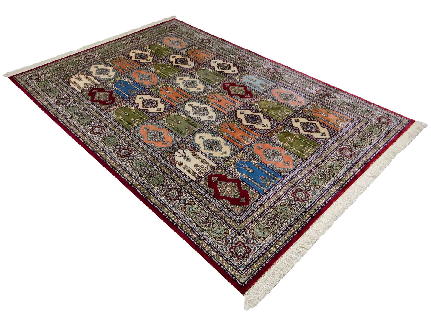Sehr feiner, handgeknüpfter Khademi Orientteppich mit Hereke Design aus reiner Seide, rot, multicolor. 245x170 cm. Vertrieb durch Jupiter Intl.