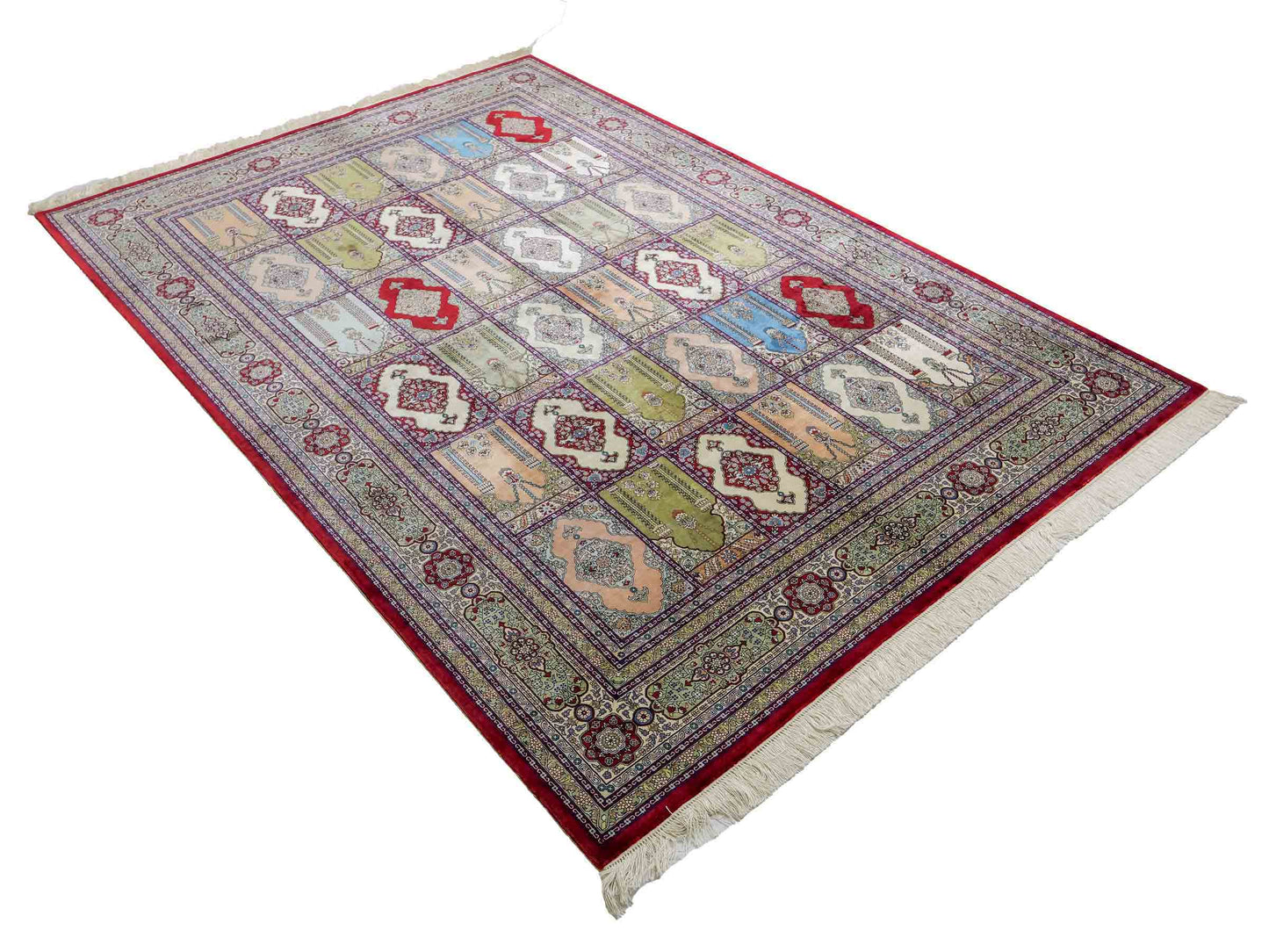 Sehr feiner, handgeknüpfter Khademi Orientteppich mit Hereke Design aus reiner Seide, rot, multicolor. 245x170 cm. Vertrieb durch Jupiter Intl.
