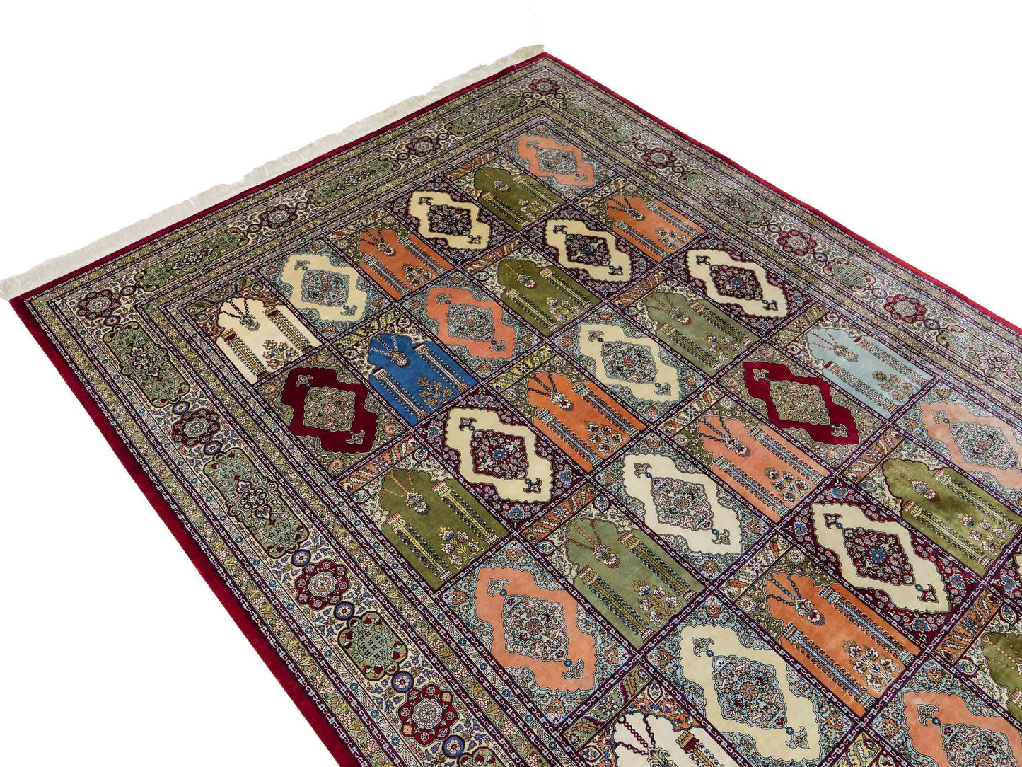 Sehr feiner, handgeknüpfter Khademi Orientteppich mit Hereke Design aus reiner Seide, rot, multicolor. 245x170 cm. Vertrieb durch Jupiter Intl.