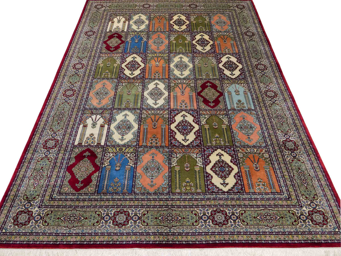 Sehr feiner, handgeknüpfter Khademi Orientteppich mit Hereke Design aus reiner Seide, rot, multicolor. 245x170 cm. Vertrieb durch Jupiter Intl.